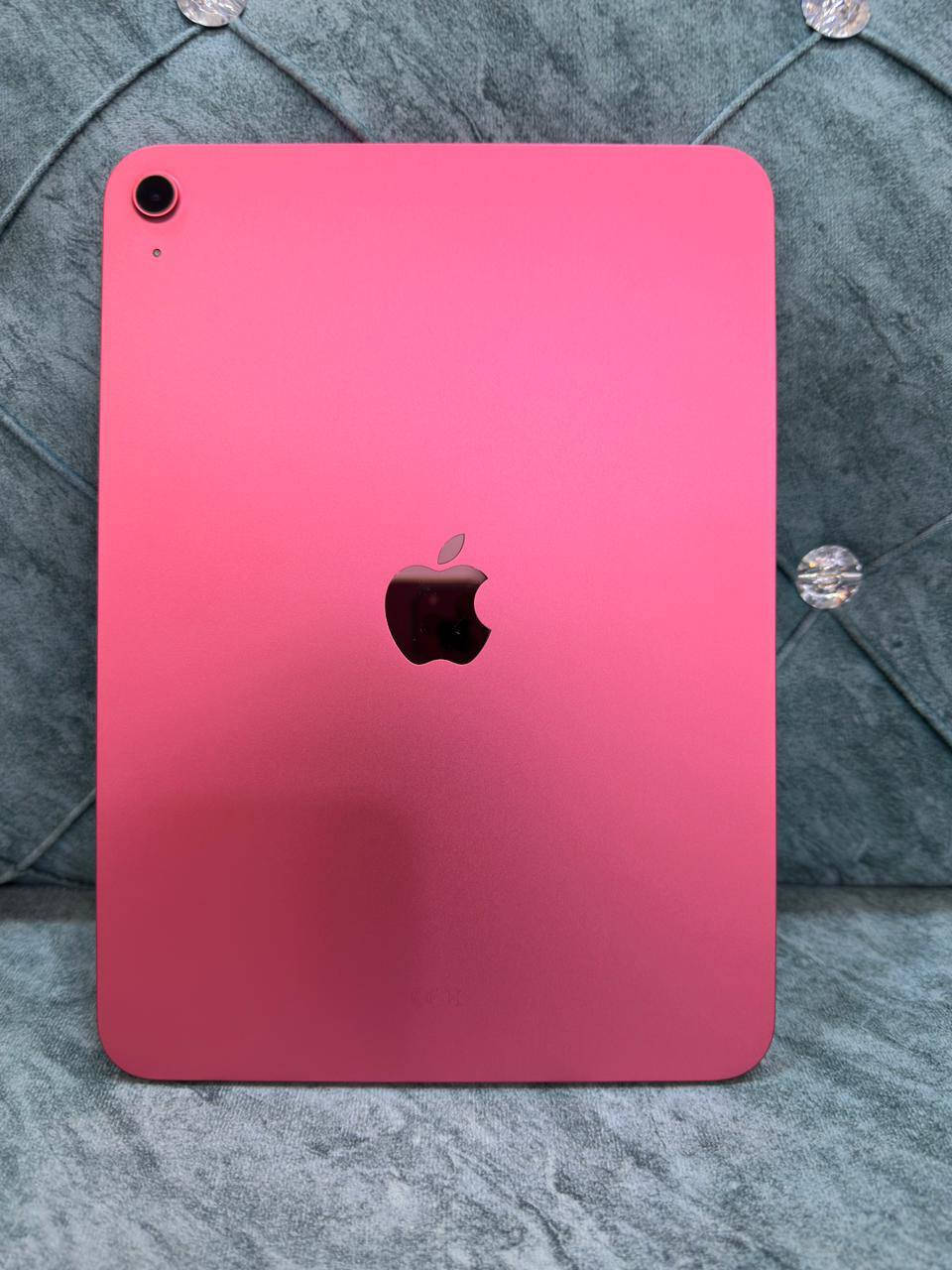 السلام عليكم أيباد 11 A16 استعمل أيام فقط بحالة الوكالة كامل ملحقاته , ذاكره 128 ، بطاريه 100% السعر 425 ، *********** .
