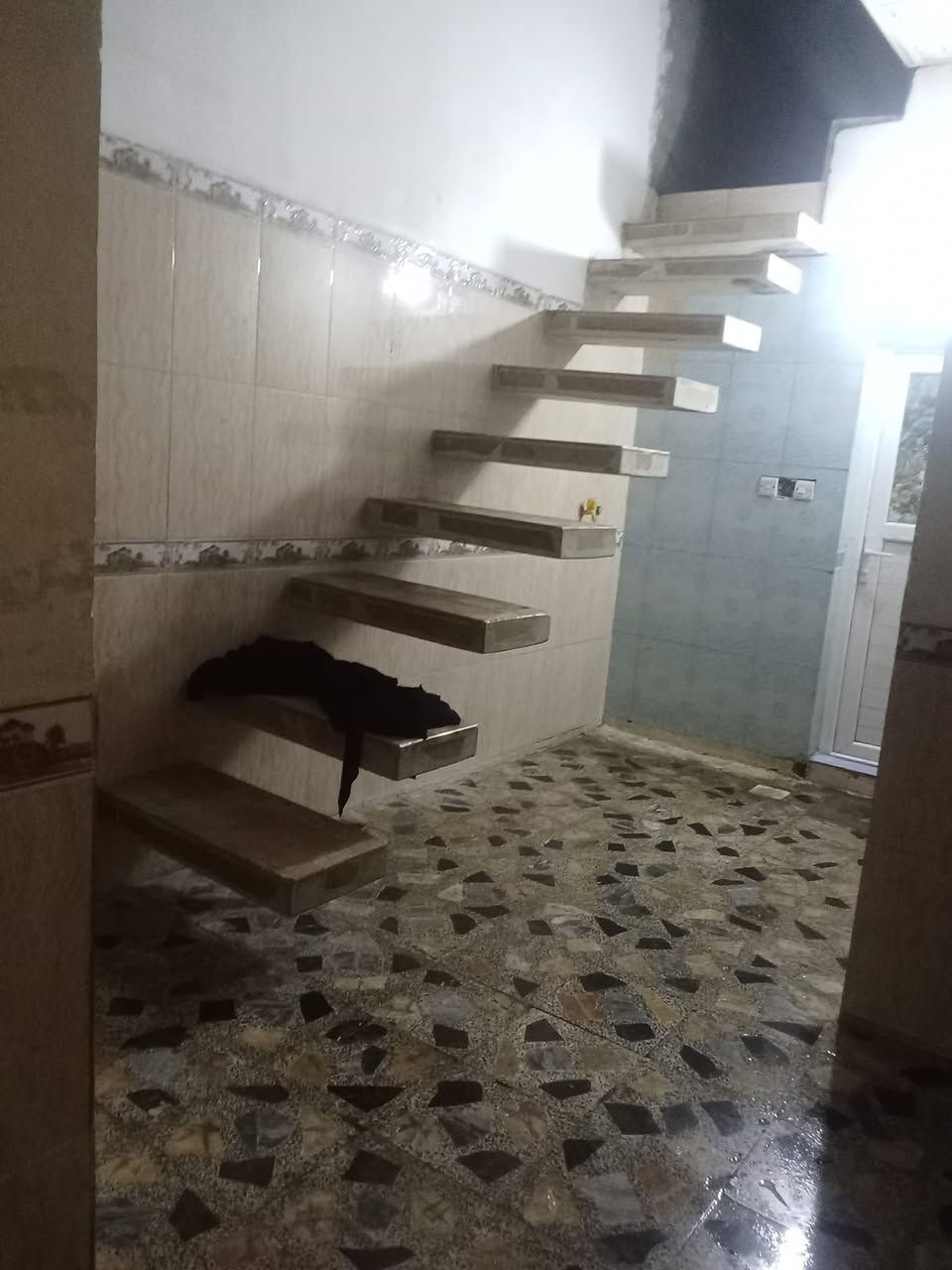 🏠 بيت للبيع في النجف الأشرف
​📍 العنوان
​النجف كوفة حي ميسان قطاع 23 (على شارع 12، صب كونكريت، قريب على شارع الكيات)
​📐 المواصفات (50 متر - طابو صرف)
​مطبخ وصالة ومكشوفة.
​صحيات داخلية وخارجية.
​الملحقات: كاونتر وشافطة وتانكي مع البيت.
​💰 السعر المطلوب
63مليون (مع المجال)
​📞 للتواصل والاستفسار
​***********
