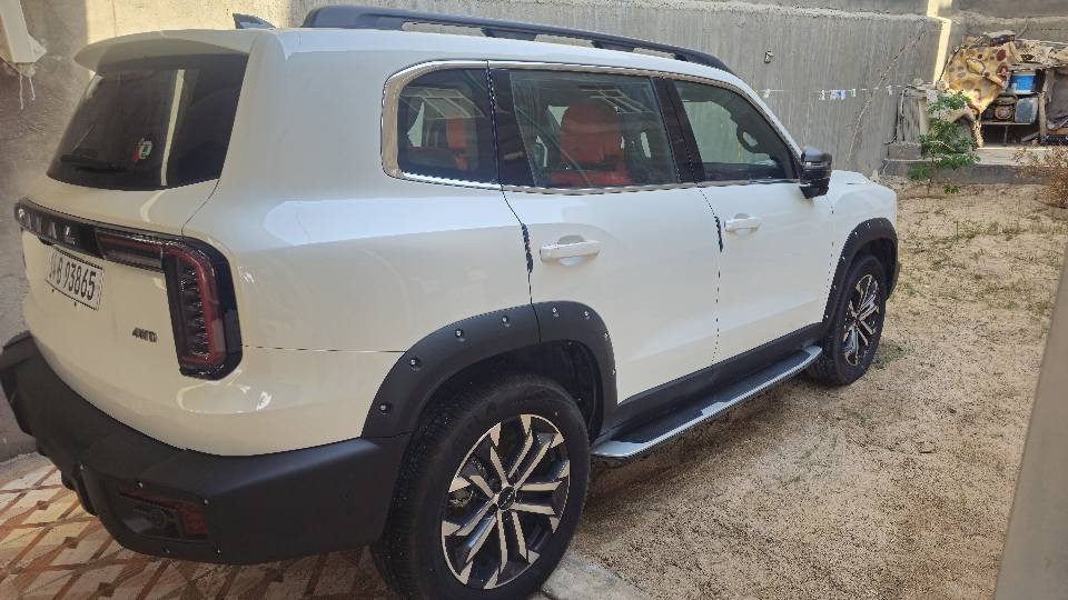 هافال داركو 
موديل  2025  ماشية 20000 وقابل للزيادة 
فول مواصفات للاخير.....  1/1
مكفولة كفالة عامة بوضع الشركة.. 
رقم بصرة بإسمي تحويل مباشر.... 
مواصفات فول 
* التعرف على اللوحات المرورية.
* وسائد هوائية.
* جسم معدني قوي.
* كاميرا محيطية 360 درجة.
* أنظمة المساعدة في حالة الازدحام المروري، وتحذير حركة المشاة.
* نظام مساعد الركن.
* مسجل بيانات الحدث.
* مكابح الركن الإلكترونية.
* مثبت السرعة.
* أنظمة التحكم بالجر، والتحكم الإلكتروني بالثبات، وقياس ضغط العجلات، ومساعدة الهبوط والإقلاع على المنحدرات.
* مساعد الفرامل الآلي.
* مانع انغلاق المكابح ABS، وتوزيع قوة الفرملة إلكترونيًا (EBD).
* مانع تشغيل المحرك (الإيموبلايزر).
* نقاط تثبيت كرسي الأطفال (ISOFIX).
* قفل مركزي.
وتنفرد سيارة هافال دارجو   بما يلي:
* تحكم إلكتروني ذكي.
* أنظمة تحذير مغادرة المسار، ومساعد المحافظة على المسار، ومساعدة البقاء في مركز المسار.
* نظام تحذير النقاط العمياء.
* مساعد تغيير المسار.
* نظام الحفاظ على المسار في حالات الطوارئ (ELK).
* تحذير الجانب الخلفي وفرامل الجانب الخلفي.
* تجنب الاصطدام الخلفي.
* مثبت السرعة الذكي.
* الركن الأوتوماتيكي بالكامل.
* تحكم ذكي في المنعطفات، والتحكم في جميع التضاريس.
* 6 مجسات رادار أمامية.
* التنبيه من التصادم الأمامي وفرامل طوارئ أوتوماتيكية
* نظام تشغيل/ إيقاف ذكي (stop/ start).
* زر تشغيل وإطفاء.
* فتحة تكييف هواء للمقاعد الخلفية.
* دخول ذكي بدون مفتاح.
    

للإستفسار  *********** واتساب البصرة, العراق
