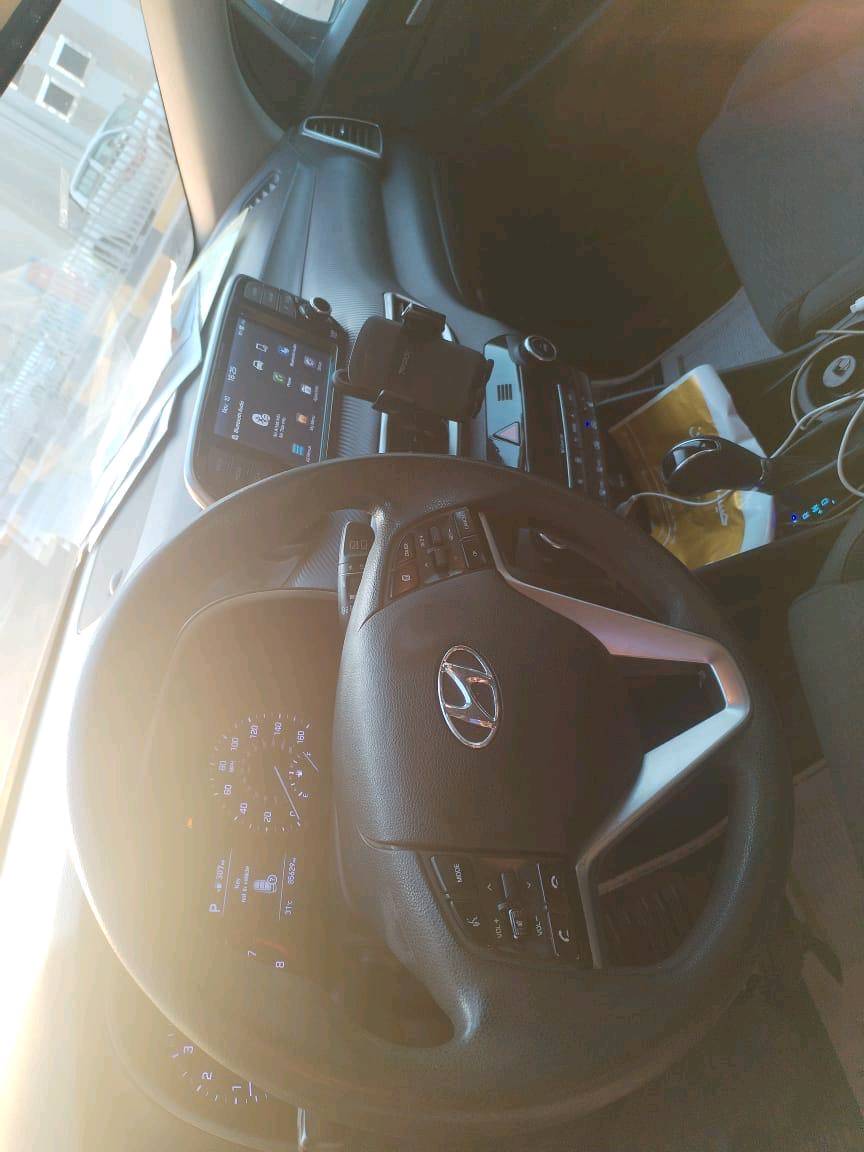 توسان 
موديل ١٩
رقم بغداد 
ماشيه ٩٠ الف ميل
المواصفات 
شاشه / كار بلي 
كامره +حساسات 
حجم المكينه:2400
اربعه سلندر 
تحكمات ستيرن 
هاندبريك كهرباء 
رقم:***********
المكان بغداد 