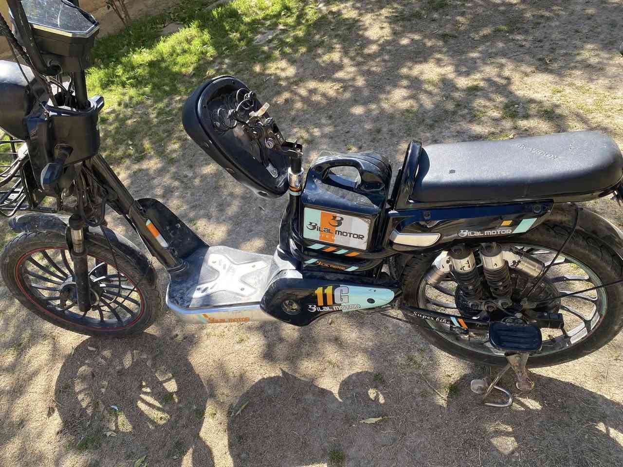 دراجه للبيع شحن حجم 20 دراجه مستعمله قليل بطاريات خير من الله سرعتها 60 بلوتوث شغال دراجه نضيفه اناره وره وكدام شغاله اشاير شغاله 
السعر 250 وبيها مجال للشراي


**إذا كنت صاحب هذا الإعلان وتريد حذفه لأي سبب، رجاءا أرسل رسالة إلى الدعم الفني**