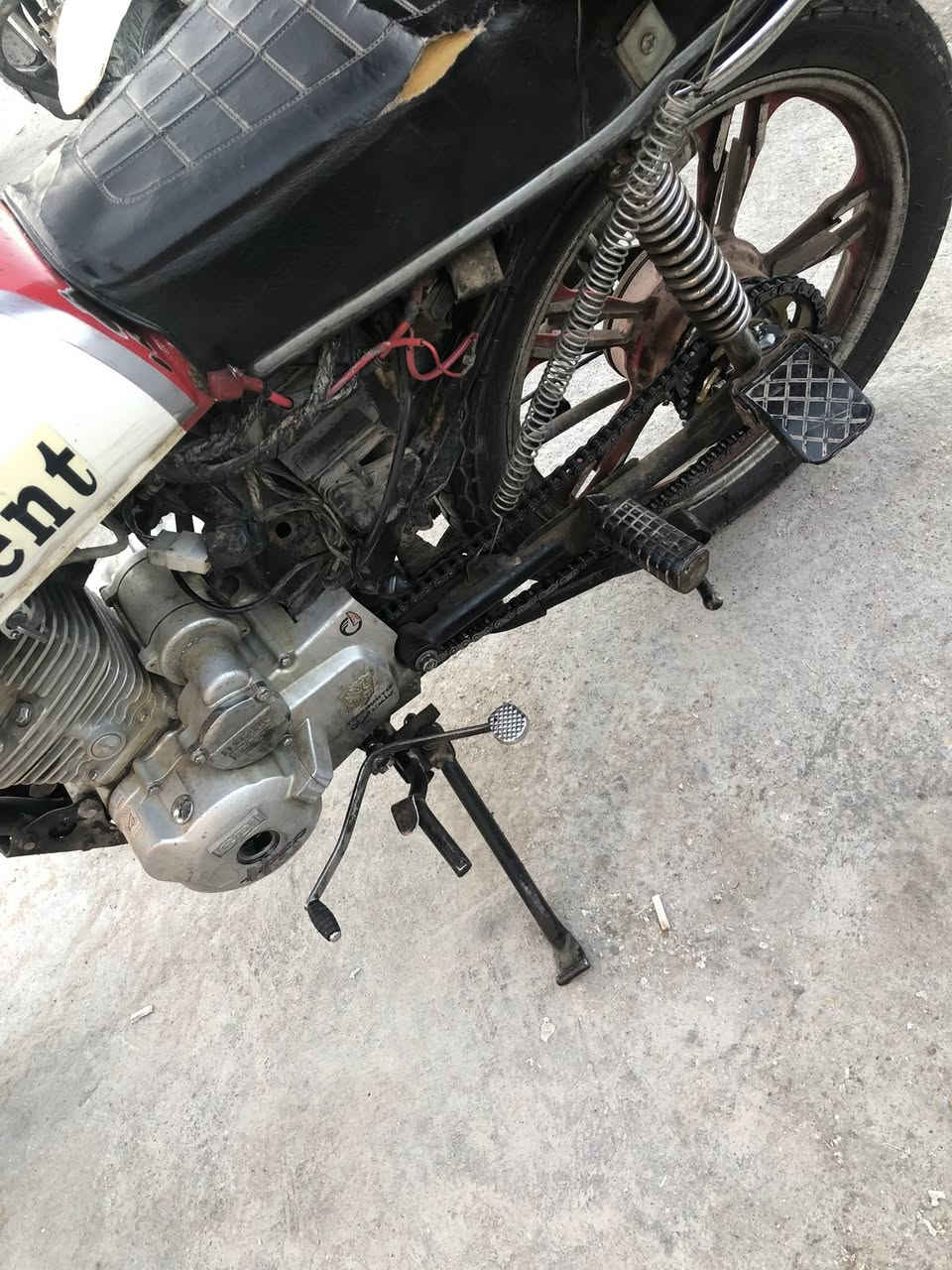 سيفان 2020 لبيع مكينه خير من الله تيرات جديده بس يرادله باتري شوي ترتيبات ومابيه وراق بس كلفلك من كلشي سعر 300 بيه مجال حك جيه لكاني بسمايه رقمي ***********
