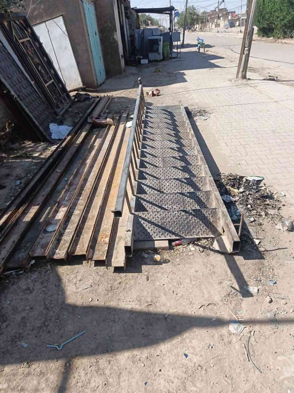 درج نضيف طول 5امتار وباب متر في مترين ونص وبوب مستعمله الرقم ***********====//***********
