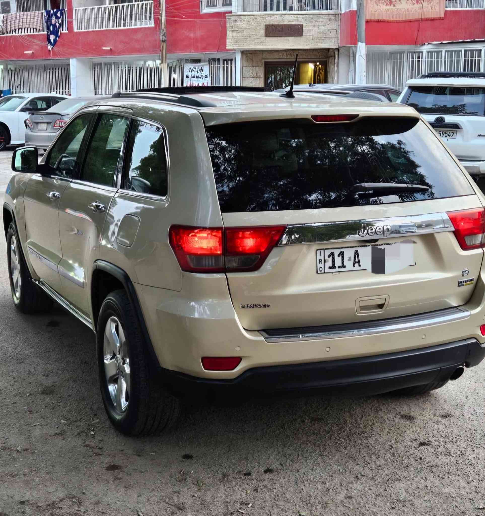 جيب لمتد 2011 فوول مواصفات السياره جديده وجاهزه للاخير
داخله كلين.. وبالعراق صار بيها صبغ جماليه قطعتين.. 
 ونطخت جاملغ امامي وربع جاملغ خلفي بسيط وظرر شاصي واحد وعمرته تعمير درجه اولى طاك الارباك 
محرك وكير مكفولات بدون فتح
ماشيه 220 الف km
بااسمي هزة ورقم جديد صار اسبوعين 
عنواني بغداد الجديده 
السعر 148 $ مجال بسيط للشراي 
فقط استقبل اتصال ماارد خاص ولا اراوس وبخدمتكم ***********
