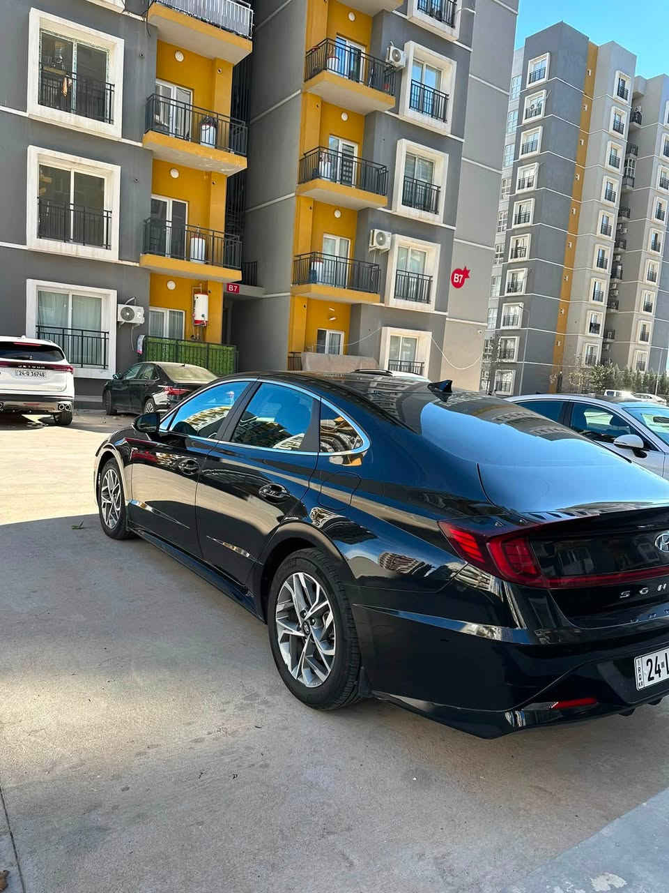 سوناتا 2022 SEL امریکي لون اسود 
بدون صبغ
بدون ايرباك
بدون دواخل 
بدون شواصي ولغود
فقط بابين جهة عکس السائق مبدل شركة نفس اللون بدون دواخل بدون صبغ صور الحادث موجود بالمنشور

ماشية 40 الف ميل 
مواصفات 
بصمة
تشغيل عن بعد
تدفئه كشنات 
كشن كهربائي
شاشه كبيره 
كامرة خلفي
نقطة عمياء
رادار امامي 
رادار خلفي 
الحفاظ عالمسار 
ستیرن رادار
بريك كهربائي
تحكم تبريد بيانو قطعتين
لايت نشرة و زينون
3 انظمه قياده 
محرك 2500 GDI
بیە تایر سبیر مالتە اصلي شرکة
ارضیات شرکة

رقم الشاصي: KMHL64JA8NA242798

سيارة مرقم دهوك باسمي تحویل نفس الیوم او ثاني یوم
مکان السیارة دهوك

***********
