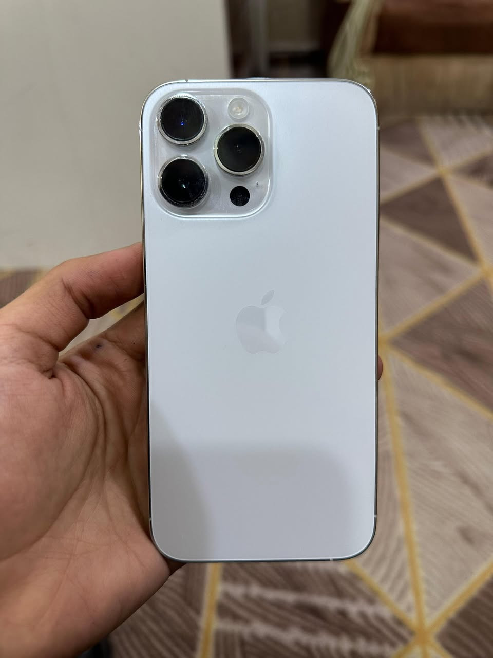 السلام عليكم ايفون 14 برو ماكس للبيع نسخة ايسم شريحة الكترونيه ذاكرة 128 بطاريه 90 لون ابيض مميز جدا نظافه 100 ‎%‎ مكفول من كلشي الجهاز وتر السعر 700 وبيه مجال للتواصل خاص او على الوات ساب *********** مكاني نجف
