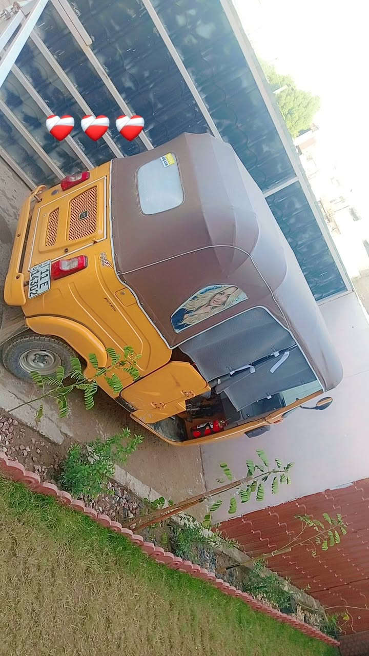 سلام عليكم تكتك ٢٢ شهر ١٢ مضلع كفاله عامه من شخط رقم بغداد بسمي تحويل ثاني يوم سعرها ١١ مليون وبيها مجال ميعجبك لسعر علق بكلمه حلوه مكاني بغداد العبيدي ***********
