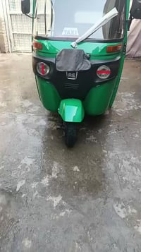 شباب تكتك للبيع مكفوله كفاله عامه وبيها بارد قليل بل الغدمثل ماموضح بل...