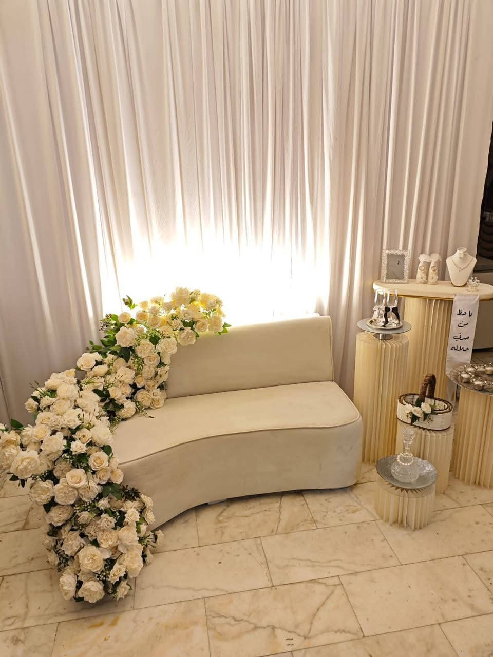 في لحظة الخطوبه كل شي لازم يكون راقي، ناعم، ومليان إحساس.
وإحنا بخدمتچ نصمّم كوشة تخاطب روحچ قبل ذوقچ 🤍✨

🎀 تصاميم Handmade بتفاصيل ناعمة
🌸 ورد مُنسّق بذوق رقيق يكمّل جمال المكان
✨ تناغم بالألوان… وإضاءة هادئة تخلق جو ملك

احجزي كوشة حلمچ، وباقي التفاصيل علينه 
للحجوزات والاستفسار – راسلينا على الخاص او واتساب ***********
