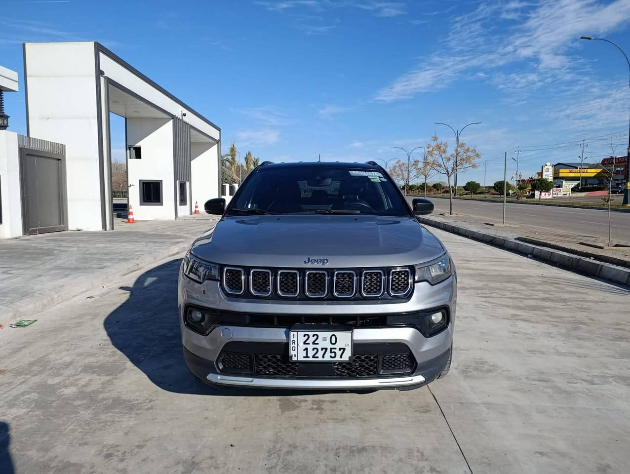 جيب كومباس limited 
موديل 2023
لون سلفر سقف اسود بلادي
ماشيه 60 الف ميل 
سعر 170 ورقه مرقم اربيل جاهز
حادث سيارة/ بدون صبغ مكفوله 👍
فقط شبرين دعاميه امامي صبغ/الباقي مكفول✋
بدون تعديل و شخوط و ملاحظات 🫰
حجم محرك 2.0 تيربو / 4 سلندر
كافه الايربكات سليمه 100 💯 بلادي ماطاك

مواصفات فول limited 1/1
بصمه+شغال عن بعد
فور ويل 4×4
كشن جلد +كهرب + هيتر
استيرن هيتر 
تبريد قطعتين
سقف اسود بلادي
تحكمات فول 
قيادة ذاتيه
تحديد مسار 
رادار امامي و خلفي و جانب 
شاشه ايباد كبير
بريك بصمه
كامره خلفيه
ويل كب كروم بلادي
بعد بيها اهواي مواصفات
سيارة على وضع الشركه كله بلادي حتى دعاميه 
راديترات و حجر بيئه  و رادار و لايتات كله بلادي شركه
شراي يتصل👇

ملاحضه ،،،👉🏻👉🏻👉🏻صور الحادث منزل بالاعلان 
للستفسار اتصال هاتفي مباشر 
***********
***********
