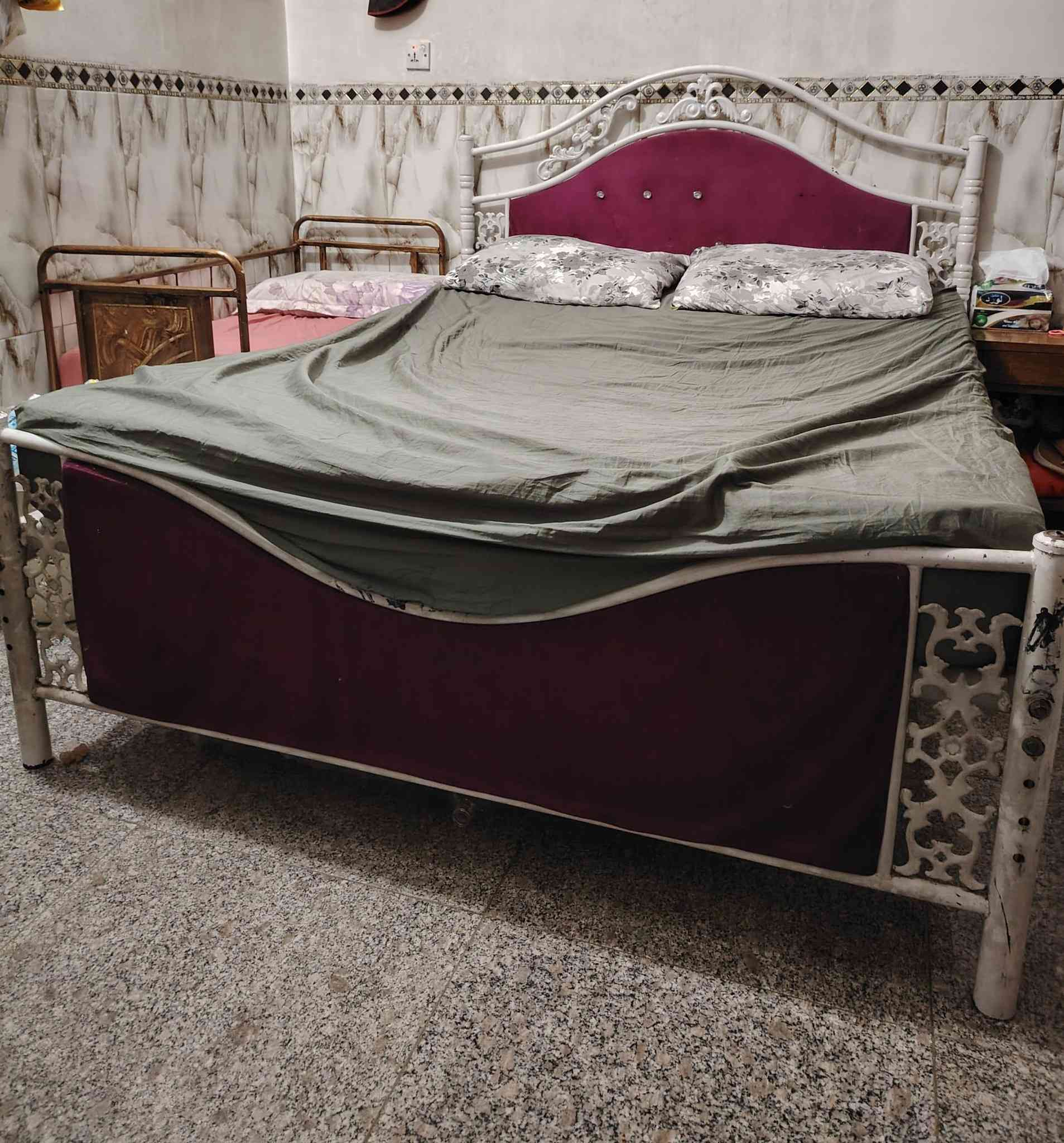 كنتور صاج ٦ابواب وجرباية ام النفرين حديد موجود واتساب ***********
