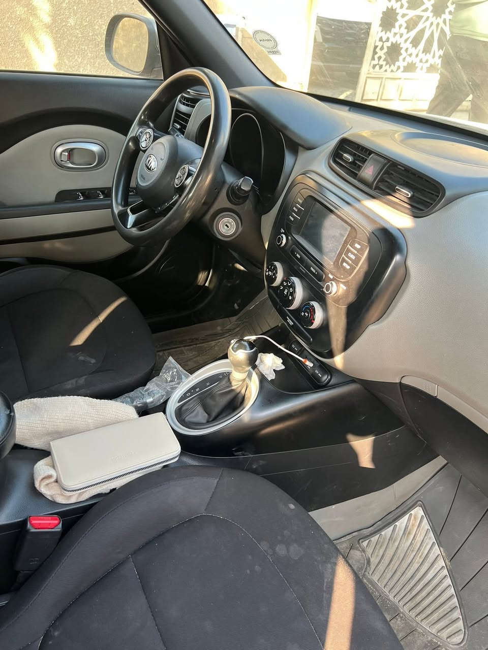 السلام عليكم
صول 2019 محرك 1600 جديده السياره 

ماشيه 83 ألف صدر جديده ومحرك جديد. تخم تاير جديد 

ضررها بسيط جدا خشم البنيد وصور الحادث موجود بدون ايرباك 

الباب والجاملغ الخلفي كلير امريكا فقط البنيد اثر الضرر

رقم سليمانيه جديد 

السياره مكانها البلديات سعرها 112وبيها مجال الاتصال ***********
