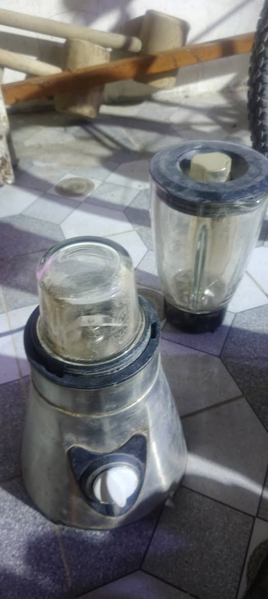 السلام عليكم فلتر للبيع وزائدا خلاط عصائر للبيع ***********
