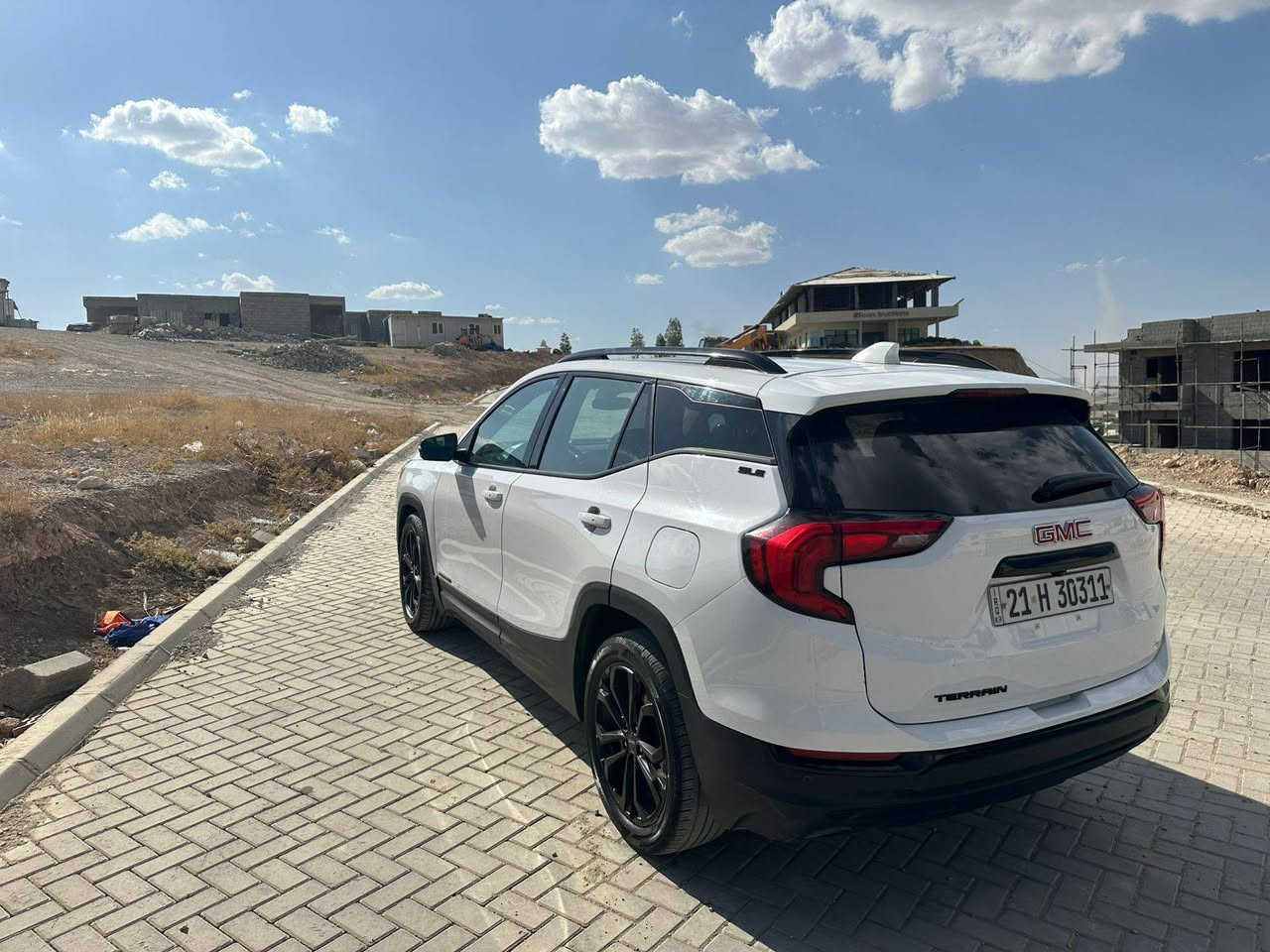 Gmc terrain 2021 
جێمسی تیران مۆدێلی ٢٠٢١ مواسەفات sle بلاک ئیدیشن 
دوو پارچەی بۆیاخە بۆنیت و چەمەلەغ بەبێ ناو گرتن  مەکینەی ١٥ و تۆربۆیە  گێڕو مەکینەو کارەباییاتی بەشەرت 
٩٢ هەزار کیلۆمەتر ڕۆشتوە 
کوشن هیتەر و پانۆڕاما و شاشە گەورە و سنوق شەفت و ڕادار و کامێرای دواوە و حاسەی پێشو دواو خەتی جادە و زۆر مواسەفاتی تر 
نرخی ١٦٥ گوڵاو معامەلە 
***********
***********
جمسي تيران موديل 21 مواصفات sle بلاك ايديشن 
سيارة بي قطعتين صبغ بونيت و جملغ سكن 
سيارة ماشية 92 الف كيلو متر سيارة كلش نضيفة كير و محرك و كهربائي بشرط مواصفات سيارة معروفة محرك 15 تيربو كشن هيتر شاشة كبيرة حساسات امامي و خلفي كامرة خلفي صندوق شفط خط شارع رادار بانوراما سعر 165 ورقة و بي مجال مكان سيارة سليمانية 
***********
*********** السليمانية, العراق

