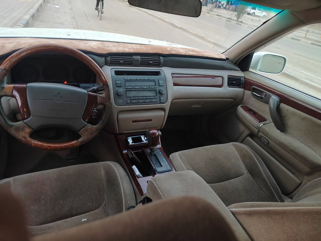 سلام عليكم سياره ملكه دوات دوات لبيع سياره متونه طبق لصل. سياره جاهزه خير من الله ما نقصه شي دفور جبير دكمتين لكراسي كرهبيات بس لجدام ثنين سعر سياره 34 وبيه مجال قليل ولشراي. يدلل لعنوان لعماره لحب تصل هله بي ***********
