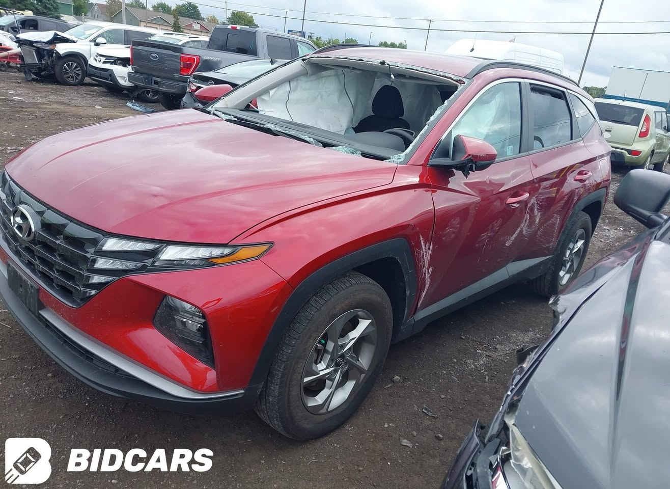 السلام عليكم
 ( للبيع فقط) 
تنباع على حادثه 

توسان موديل 2024 وارد امريكي
الموصفات 

🔹كشنات تدفئه
🔹كشن السائق كهرباء + هاند بريك بصمه
🔹بصمة تشغيل + بصمة ابواب + جنطه كهرباء 
🔹شاشه ايباد كبيره الحجم + تبريد شاشه
🔹محرك 2500 + انظمة متعدده للقياده
🔹 فول رادار 360 درجه
🔹+ نقاط عمياء 

المكان العبيدي

سعرها 135  

***********
