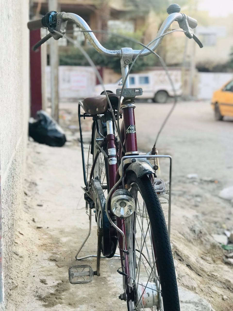 سلام عليكم بايسكل للبيع فول مواصفات بايسكل نضيف زلغ  مابي اي نقص مابي  السعر 130وبي مجال لطيبين رقم متواجد بس واتساب ***********العنوان بغداد الغزاليه
