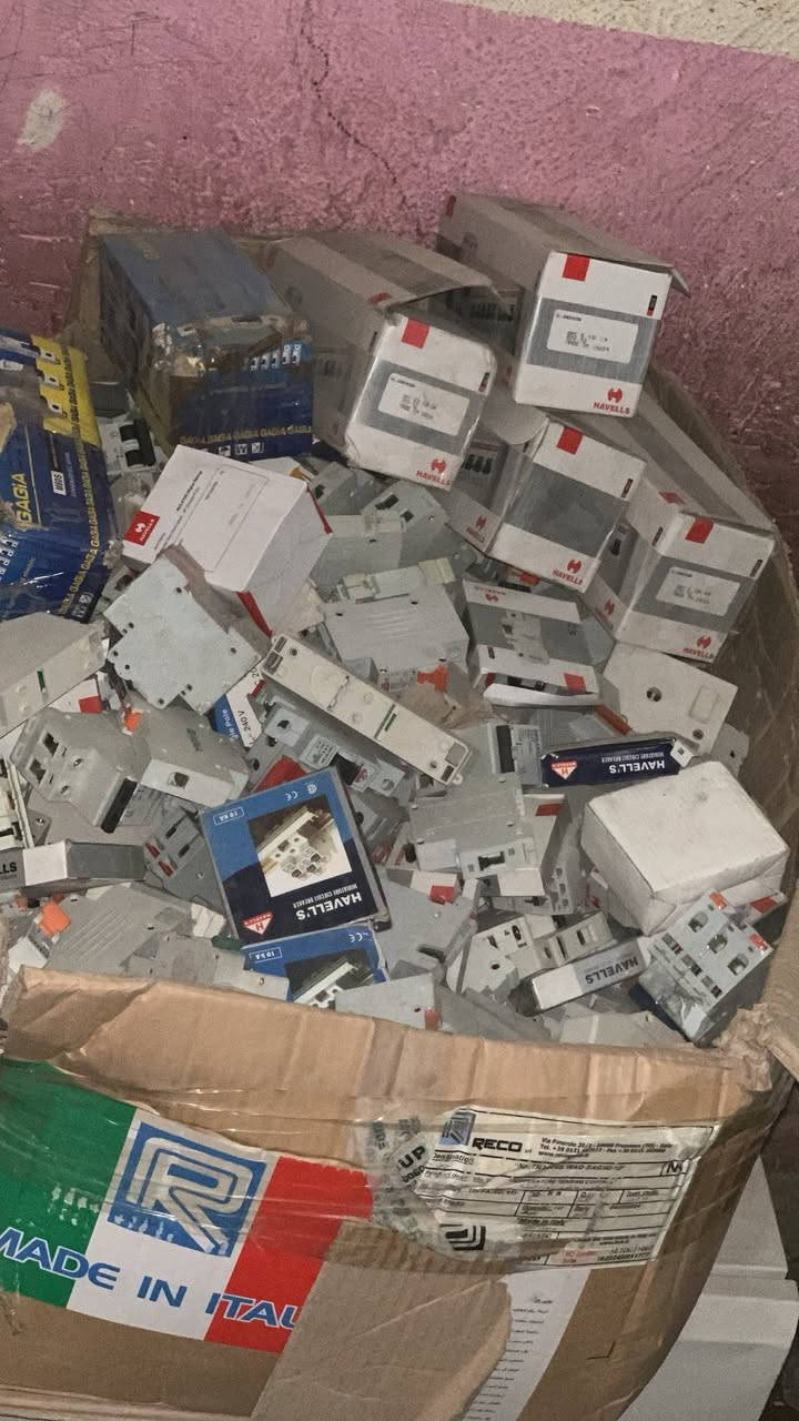 جوزات احادية امبيريات عاليه وناصيه للبيع القطعه بالف شيء ع شيء عندي نوعيات هواي وكله زين توجد كميه 
*********** بغداد
