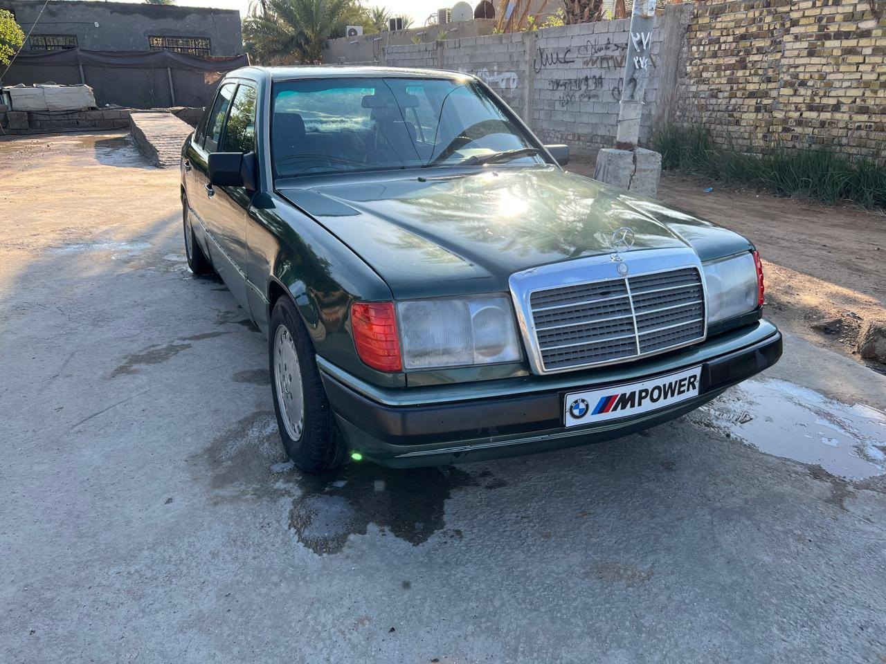 سلام عليكم 
مارسدس دب 300SE 
موديل 1990
رقم الانبار ألماني سنويه لغاية 2028
مصبوغه عام للجماليه 
كير ومكينه بلادي مكفولات  
حداديه تخم تاير 
كهربائيات كله شغاله مكفوله من الضربه
سياره جاهزه كل نقص مابيه  السعر50 وبيه مجال 
مكان السياره كربلاء طويريج 
 للاتصال ***********
