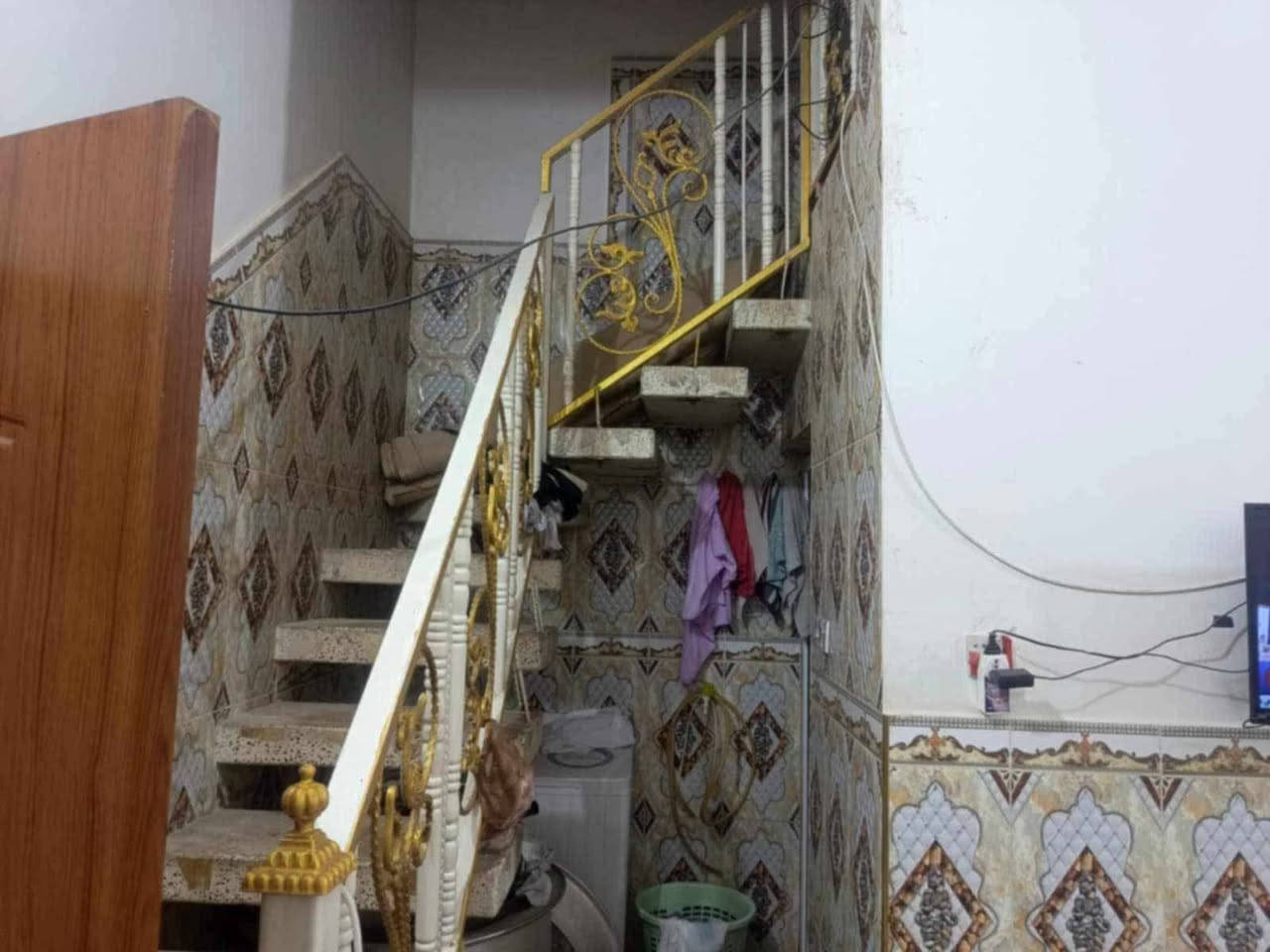 بيت للبيع المساحة 100متر زراعي مقابل هيأة الزهراء سايدين سوق ميسان 3بيت عن التبليط صب كونكريت سقف واساس غرفة صالة     مطبخ استقبال  البيت نظيف جدآ السعر65مع المجال البسيط الاتصال على الرقم***********
