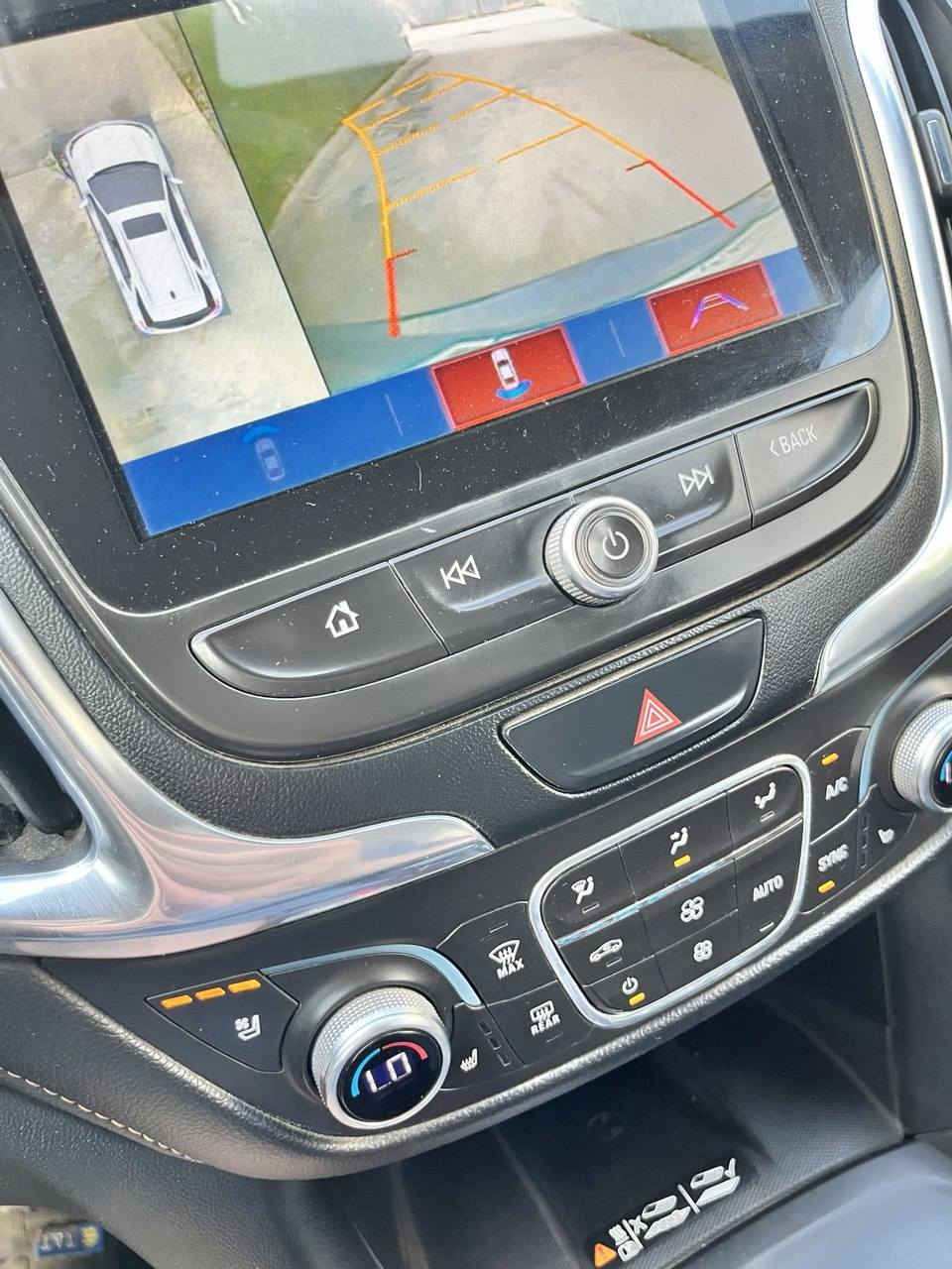 السلام عليكم 
ايكونوكس للبيع فقط 2018 بريمير رقم نينوى شرط التحويل كوبون بانزين
مواصفاتها 
*كاميرات 360 درجة
*رادار امامي 
*رادار جانبي 
*رادار خلفي 
*شاشه حجم كبير ابل كار بلي
*تدفئه تبريد مقاعد اماميه 
*هيتر كشن خلفي
*كشنات ميموري خزن 
*شاحن موبايل وايرليس
*سايد بريك بصمه
*مري قلاب 
*جنطه كهرباء 
*بصمه أبواب 
*كشنات جلد 
*هيتر ستيرن  
* لايت ليد
مكينه 1.5 تيربو 
السياره مكفوله من الصبغ والتبديل حادث بسيط الصور مرفقة بالمنشور محرك كير وضع شركة 
للاستفسار
***********
***********
