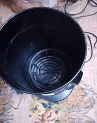 مكنسة كهربائية • استخدام قليل • نظيفة