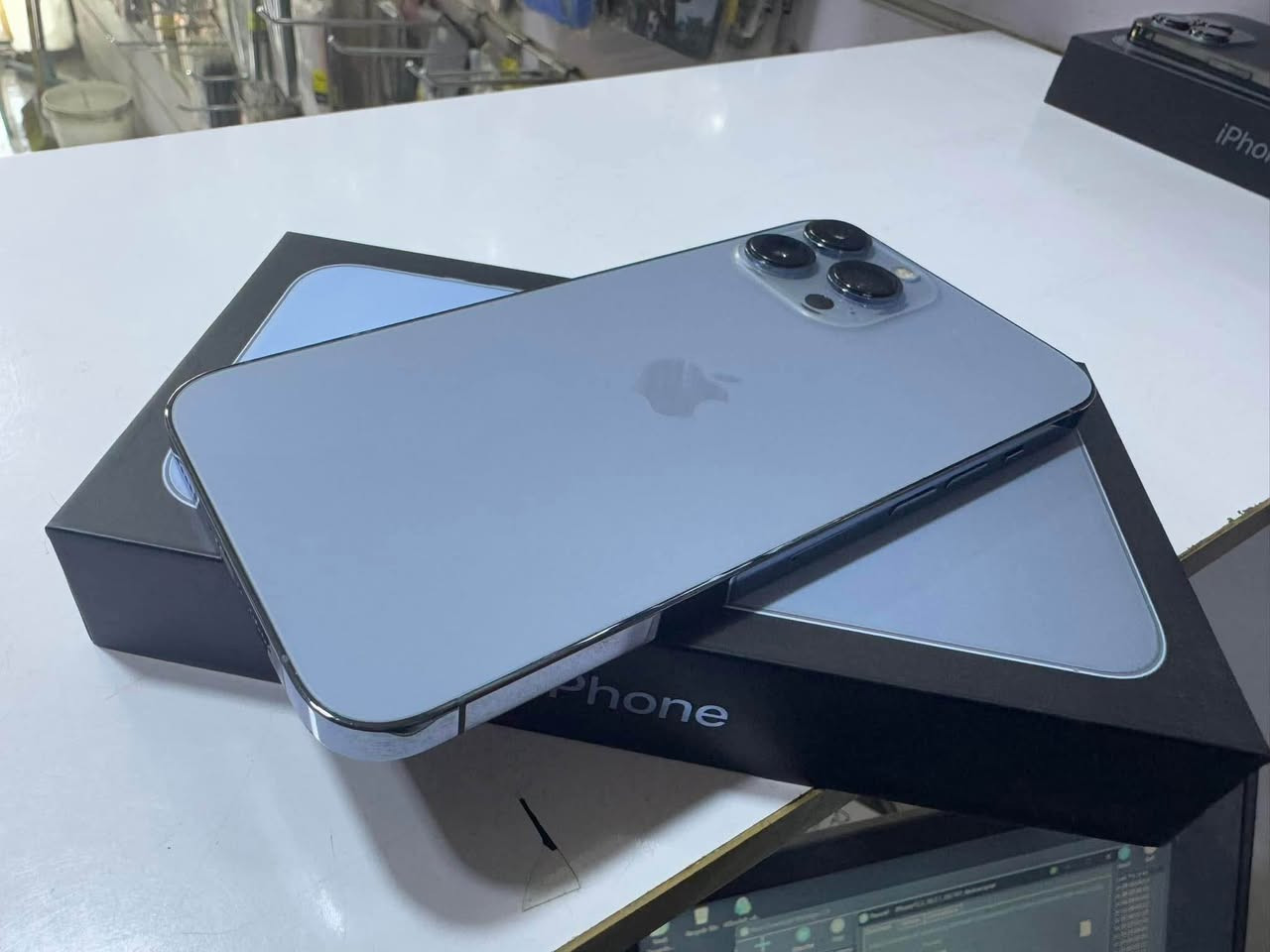 ايفون 13 برو ماكس ذاكره 256
بطاريه 93‎%‎ 
نموذج m مع وصل ضمان
ملحقاته كامله
نضافته 100‎%‎
السعر 🔥 680 الف للبيع
***********
