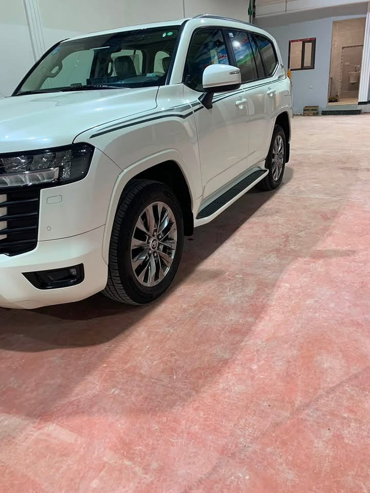 السلام عليكم
للبيع // لاندكروز 
موديل 2022 
ساز سبعينيه 
رقم بغداد نكليزي ابسمي 
مواصفات السياره معروفه فول الفول 
شاشات عدد 3 
كشنات كهرباء 
كشنات جلد 
تبريد بالكشنات 
كامره خلفيه  
حساسات امامي خلفي 
باب خلفي كهرباء 
يدات البيبان بصمات فتح وتقفيل 
شاحن تليفون واير ليس 
مري جانبيه شفط عند الفتح والتقفيل 
مري قلاب 
لايتات + كشافات.  زنون بلادي
بعد بيها هواي مواصفات مذكرتهن 
مكينه 6 سلندر //4000 تنفس طبيعي 
ماشيه ///43   عل فحص
سياره بل كارتون كلشي بيها بعده شركه تجي وشوف بعينك 
تايرات الشركه بيها ممبدلهن + الاسبير 
سياره مكفوله كفاله عامه من دعاميه للدعاميه 
غراض السياره بل صندوك. ارضيات كاربد بعدها بل جيس + كتلوكات + حافضات السمعات 
مكاني نجف 
رقم هاتف ///*********** 
السعر 62 $
