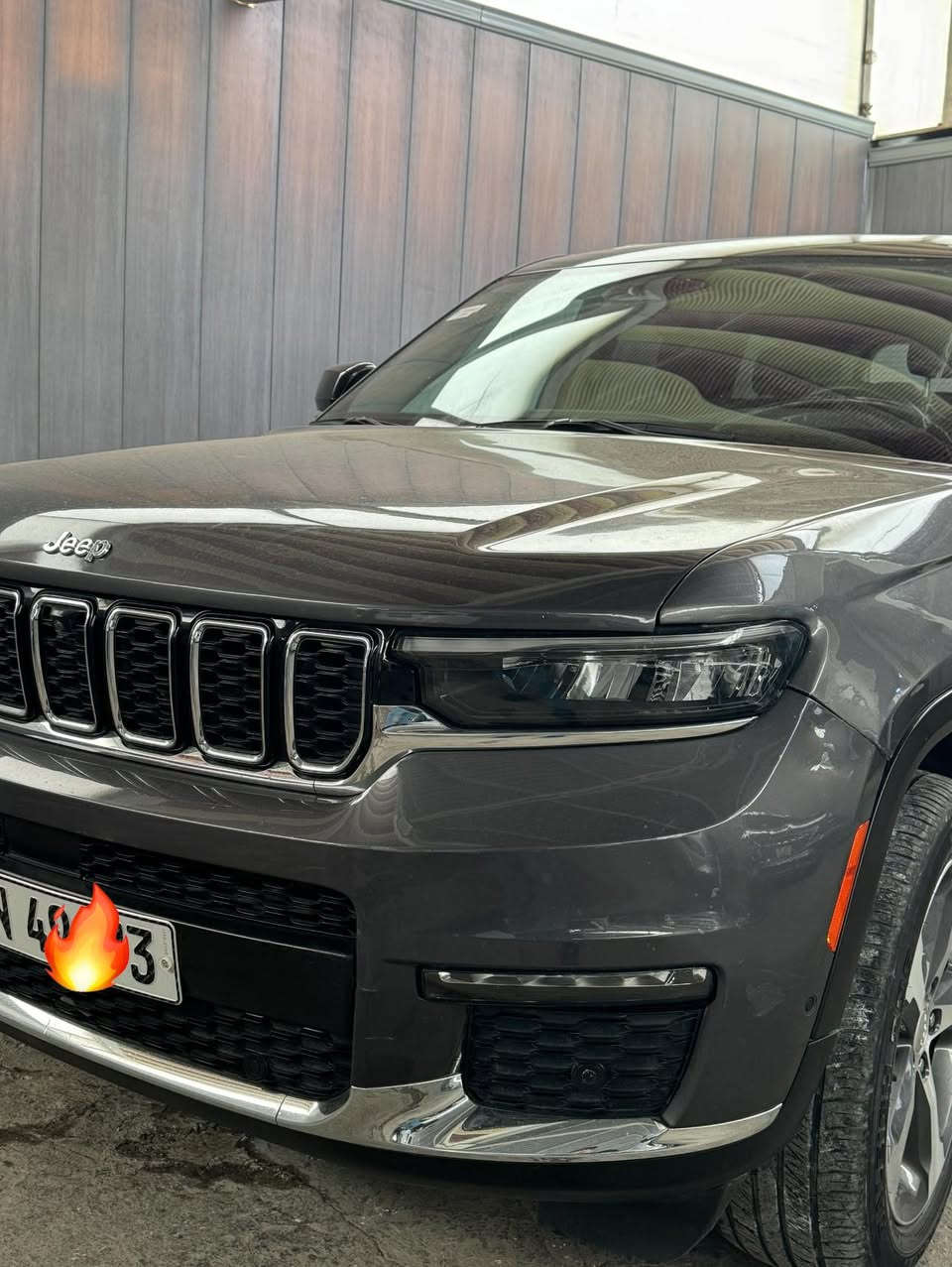 سلام عليكم  جيب موديل 2023 فول للأخير الممشى 30الف مايل  موصفات السيارة 7راكب كشنات كهرباء كشنات تدفئة تبريد استيرن كهرباء بنوراما على طول السيارة شاحن لاسلكي  8منافذ شحن  كامرات محيطية وداخل السيارة يعني 6كامرات حتى المراية كامرة فول معروفة مواصفات السيارة بعد مواصفات كديلاك  مكينة كير مكفولات طبعاً السيارة 6سلندر  السونر منشور وية الصور العنوان بغداد البلديات الرقم للأستفسار ***********
