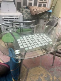 طاولة طعام • ٤ كراسي • نظيف