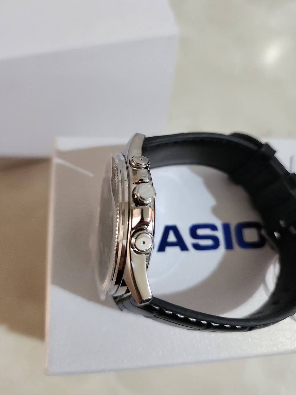 السلام عليكم
للبيع ساعه كاسيو CASIO 
جديدة لوك غير مستخدم.
حجم 42 مم /سير جلد طبيعي.
3 اقراص سناتر (التاريخ/ اليوم/ 24 ساعه)
سعر 110 الف.
مكاني بغداد /يوجد خدمة توصيل.


**إذا كنت صاحب هذا الإعلان وتريد حذفه لأي سبب، رجاءا أرسل رسالة إلى الدعم الفني**