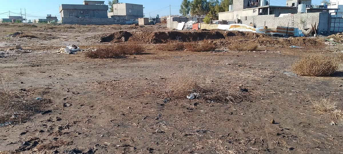 ارض للبيع مساحتها 300واجها 15عرض20سند زراعي موقعها يم بيت طه الدوكان ومحلات جبروت امرأة 
متوفر كافه الخدمات مي وكهرباء وشارع كلشي يمها 
سعرها مناسب ترهم مقدمه ونقد اتصل وتدلل ***********
