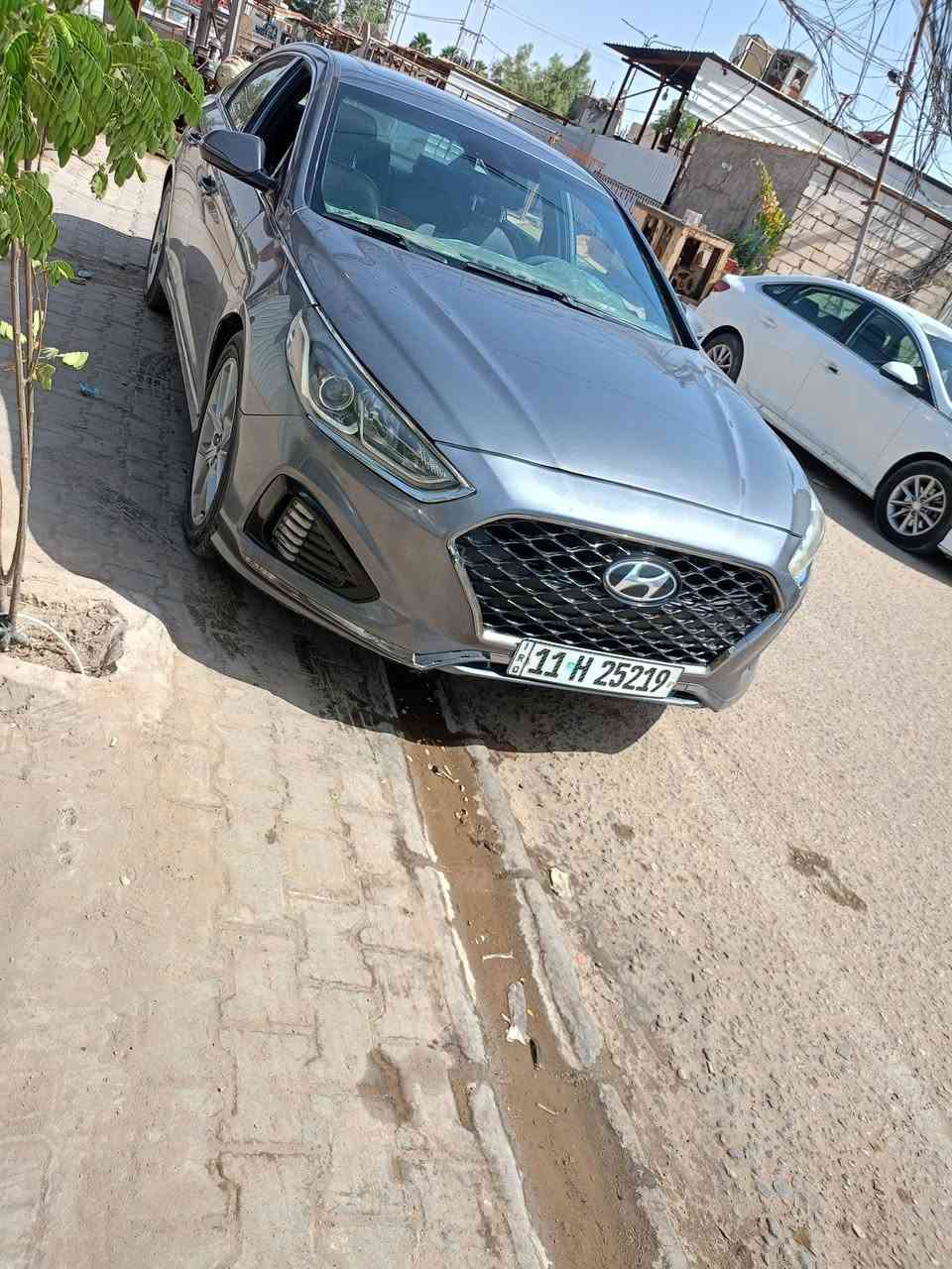 السلام عليكم سوناتا موديل 18  أمريكي بدون ايرباك بيهه بس البنيد ربع صبغ جاهزه من كلشي  فول مواصفات 
رقم بغداد دولي مشروع وطني السيارة بالكوفه
رقم تلفون 📱 ***********
