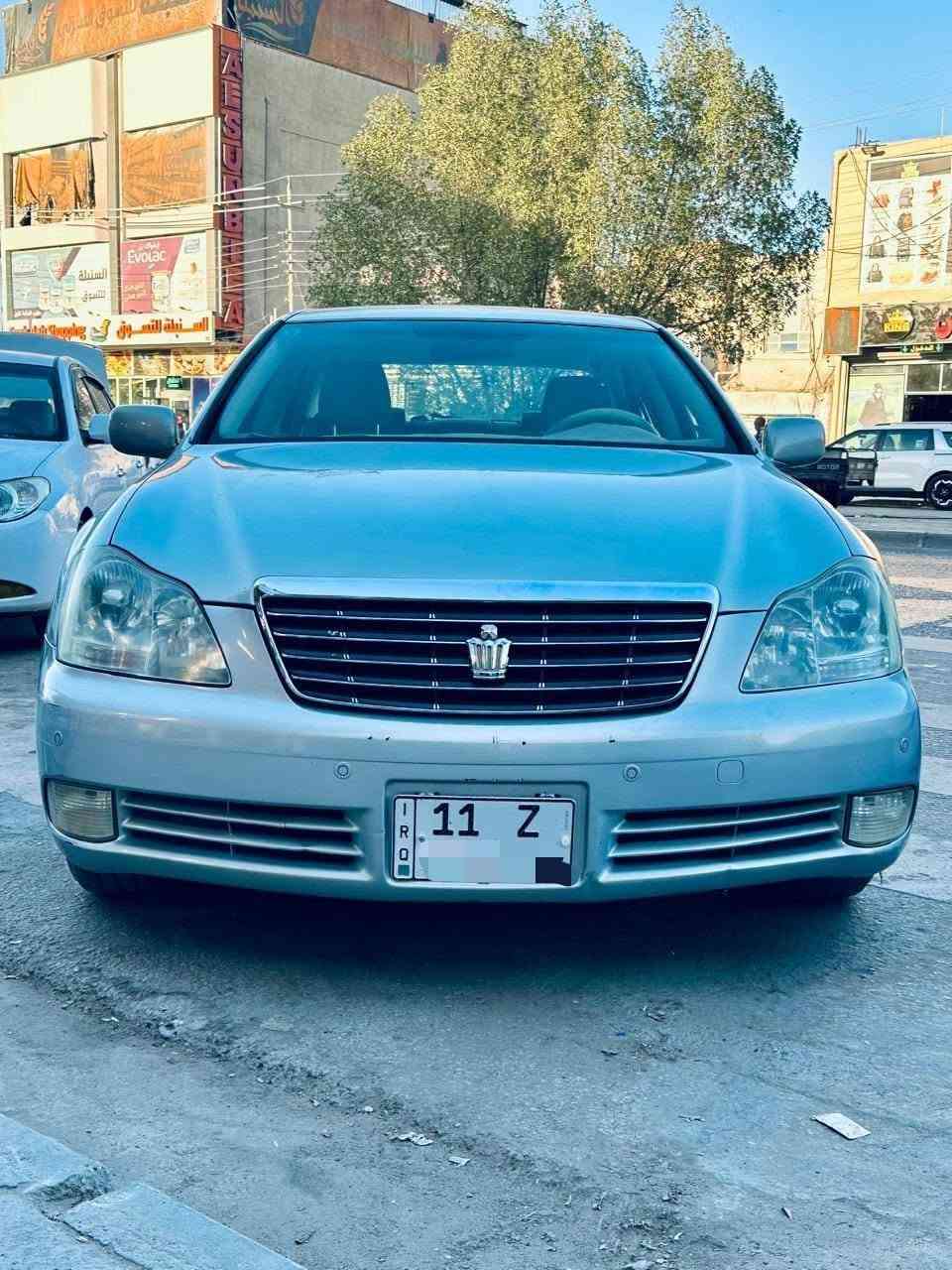 السلام عليكم ورحمه الله وبركاته 
تويوتا كراون شاهينة 2004 لون بحري 
تسجيل جديد قرار 48  رقم انگليزي بغداد  باسمي سنوية ل 2030
دكمتين شاصي 182 مكينة 6 سلندر 
دواخل بيجي 
كشنات مخمل وامامية كهرباء 
استيرن كهربائي خزن + تحكم ستيرن + مثبت سرعة
السيارة بصمة تشغيل واربع ابواب وجنطة والجام يصعد وينزل بالبصمة
مري شفط + هيتر + ترحيب 
كاميرا خلفية + شاشة لمس وخزن اقراص
حساسات امامي خلفي
تبريد امامي وخلفي 
دشبول وتحوير امارات
حداية جيدة
بيه نقص تبريد عاطل وشغلات بسيطة من تجي تشوفه اكلك بيه
مكفولة عدا القمارة وشوية صبغ بالجاملغ الامامي مقدار شبر
واتساب او للاتصال 
***********
