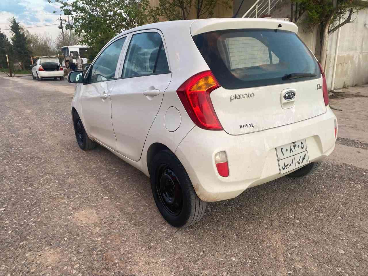 کیا پیکانتۆ خلیجی مۆدیل ٢٠١١ گیر تماتیک و چوار جام کارەبا و ئاوینە شەفت و شاشە و کامیرا سیارەکە بێ سبوغ و بێ لێدرانە پێش و پشتی کەپسە گێر و مکینە و تەبرید بەشەرتە توند و تۆلە تازە هەموو پێشی توند و کرایتەوە کامل سیرفس کرایە نرخی ٧٢ وەرەقە و مجالێکی برایانە شوێن هەولێر *********** أربيل, العراق
