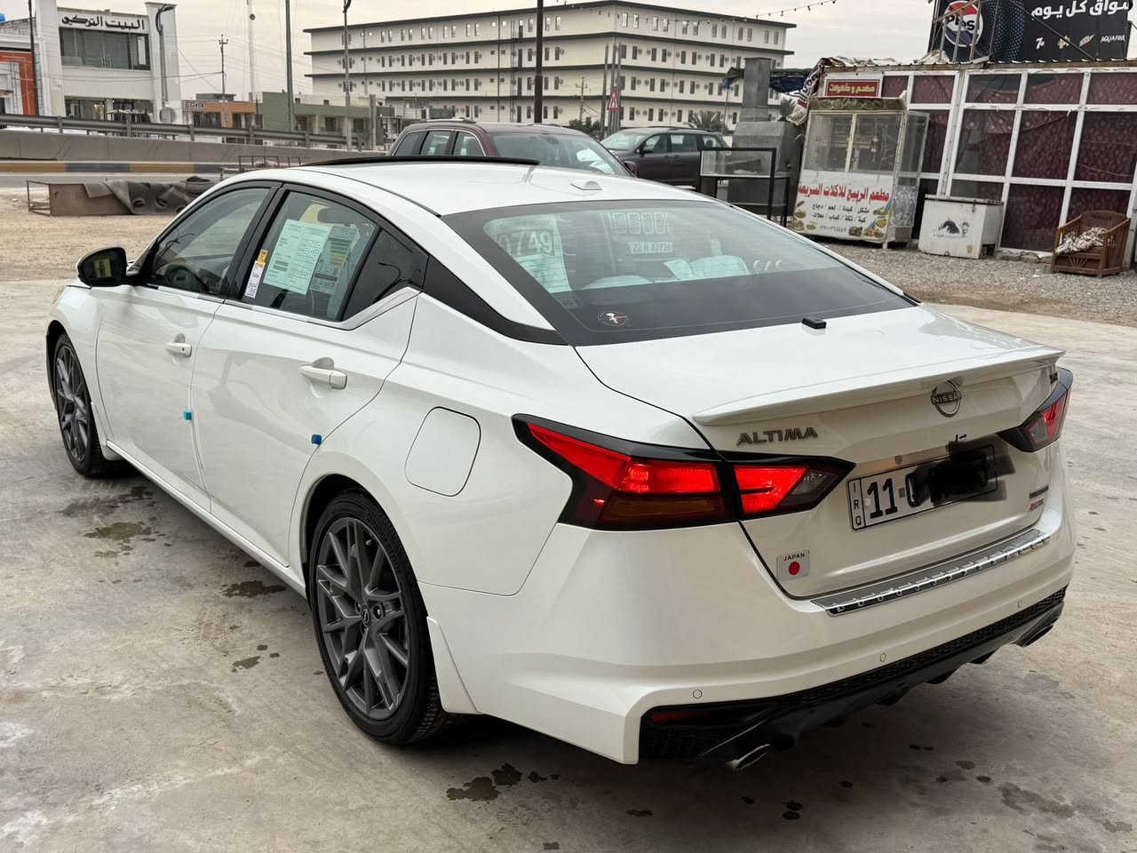 نيسان التيما SR  توربو 2023
‏Altima SR VC-Turbo 2023
السياره ربع بنيد صبغ فقط موضح بالصور 
بدون ايرباك  
السياره اعلى فئة بال التيما فول
السياره محرك 2000 VC -Turbo  يعني طيراان 
السياره ماشية ((21 الف مايل ))
السياره ماناقصها اي شي 
حجر بيئة بلادي 
السياره باسمي رقم بغداد
المكان ديالى بعقوبة 

اي استفسار على الخاص او 
***********
المواصفات 

1.  شاشة جبيرة كار بلي وايفاي
2. ٤ كاميرات  
3. فتحة بالسقف
4. ٩سماعات بوس
5. قيادة ذاتية رادار امامي خلفي طوارى نقطة  عمياء
6. ويل كب ١٩ مميز رصاصي بس بهل فئة يجي 
7. جنح بلادي مع شفتات ستيرن 
8. تشغيل عن بعد 
9. لايت زنون عالي وناصي
10. تدفئة كشنات مع تدفئة ستيرن
11. كشنات جلد الكشنات ثنينهم كهربائي
12. قطعتين تبريد مع شاشة بالتبريد
13.  شحن وايرليس
14. هاندبريك بصمه مع اوتو هولد
15. وبعد بيها مواصفات. معروفه 😬
