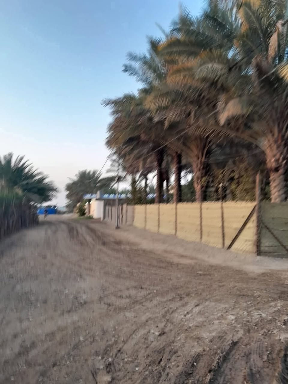 📢 اعلان 📢📢 اعلان 📢 
       👇               👇
⚜⚜ للبيع ⚜⚜ للبيع ⚜⚜
🏠 ارض طابو زراعي 🏠 
📐 المساحة 1600متر 📐
📏 الواجهة 23متر والنزال 74 متر

🌍 الموقع / الحلة /  الشارع السياحي/قرية النخيله على شط الحله مباشرة بالقرب من ناظم ومجسر دوره تبعد عن الشط 30 متر وتبعد عن المجسر 100 متر لها طريقين طريق على شارع الديوانيه الرئيسي  خلف شركة الرنا وطريق على الشارع السياحي######/  
🏡  الأرض مقدمتها مشيد عليها ملعب خماسي بمواصفات وابعاد عالميه والجهه الخلفيه ارض زراعيه 💮 الأرض مجهزه بماطور غطاس 3 انج في الشط وانابيب سقي 3 انج   💮   
من الممكن استثمار الملعب وزراعة الأرض او انشاء دار كبير او مزرعه  
الأمر متروك للراغب بالشراء
👇
 ❓للاستفسار ⚜  زيارة #مكتب_الحسيني_للعقار بداية شارع الحسينيه من اتجاه شارع 60 مقابل أسواق سيد ماركت  او 📞 الاتصال على هواتف المكتب 
☎️*********** اتصال+ واتس

⚜⚜⚜⚜⚜⚜⚜⚜⚜
