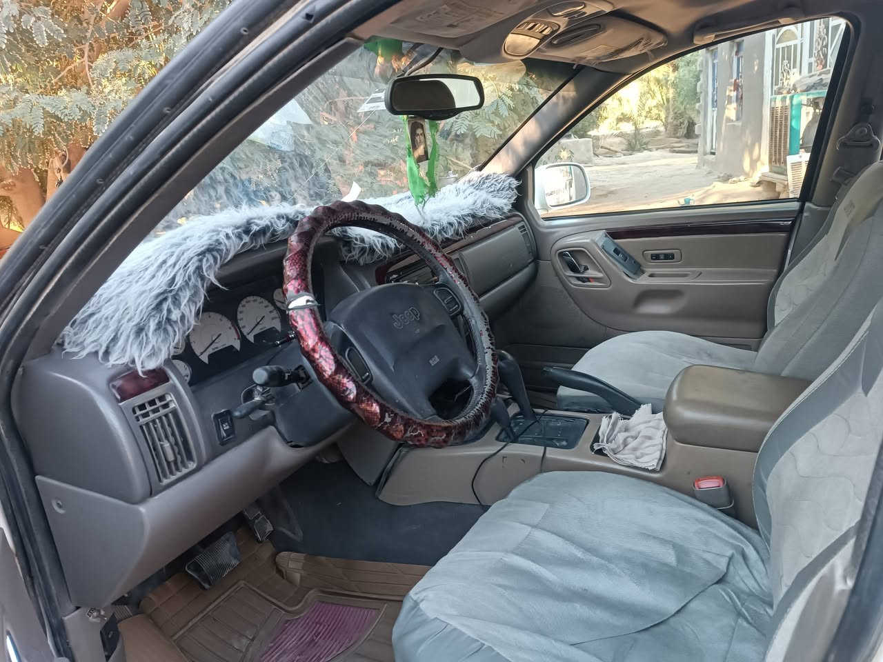 للبيع جيب شيروكي
موديل 2000 السياره بلاديه عله وضعه ماناقصه شي رقم دولي اربيل  دواخلها جلد     مكينه بلادي   دواخل جلد 
السعر 75     والشراي بي خير ويدلل
للستفسار***********
