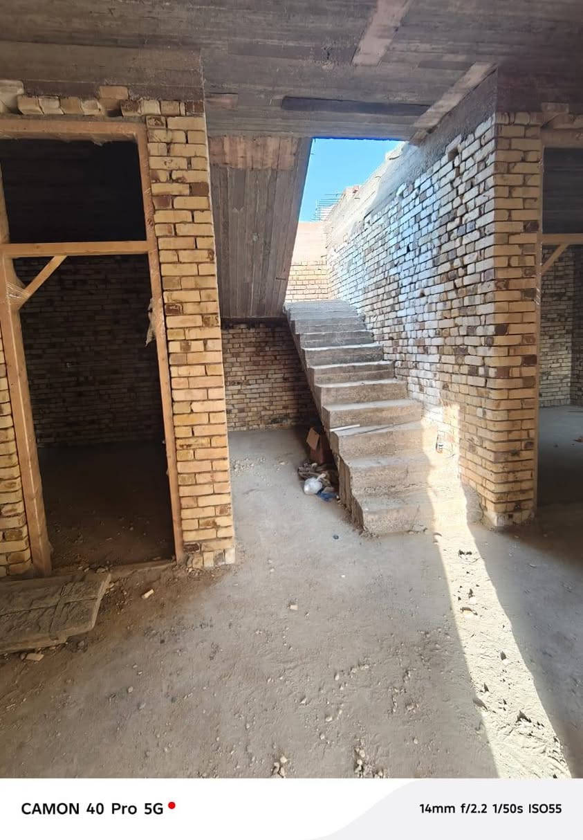 سلام عليكم
دار سكن للبيع في واسط الاحرار المشراكه الاولى
 خدمات كامله تبليط ومجاري وكهرباء
مساحه 162 بلسند  واقع حال 175 وجه 12 ونص والنزال 14
يتكون من.
(استقبال ومطبخ وهول وغرفتين نوم وعدد 2 مناور وصحيات)
الدار قيد الانشاء ومستمرين بلعمل 
حسب الرغبه تريده بهل وضع او تسليم مفتاح 

للأستفسار اكثر اتصال ع رقم 
***********
