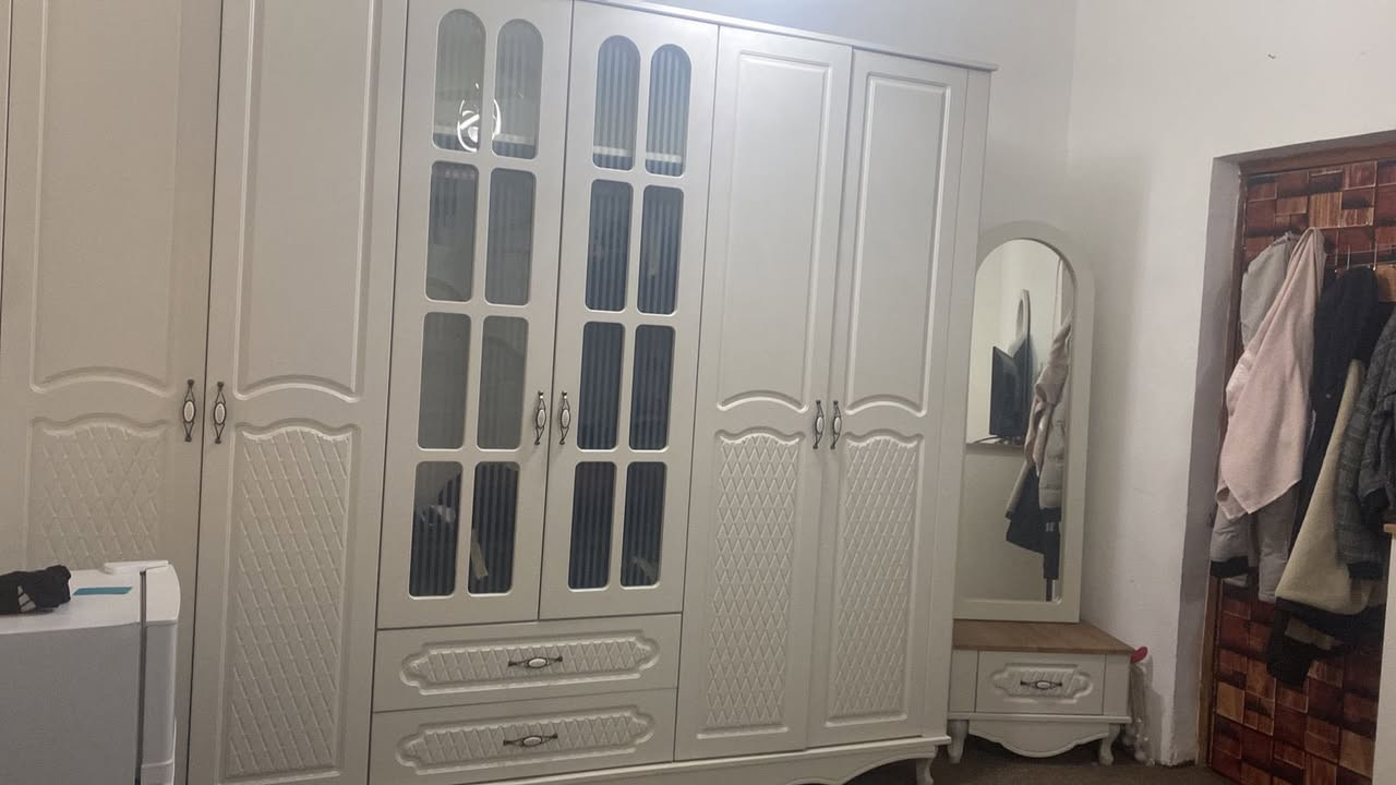 السلام عليكم  غرفه مستعمل قليل كلش للبيع تركي درجه اولى السعر ملوين و100 وبيهه مجال بسيط للتواصل ***********
