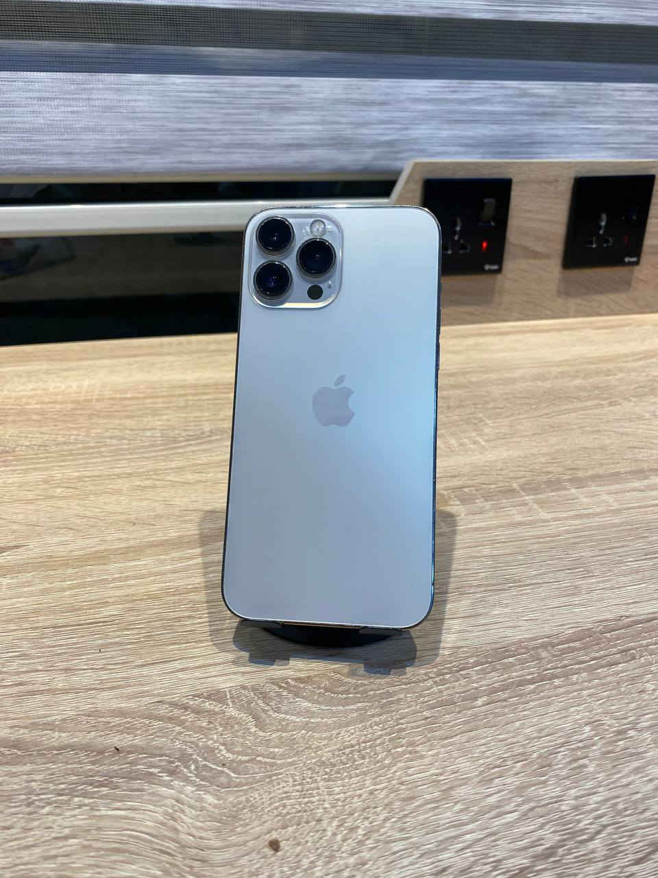 ايفون 13 برو ماكس 
بطاريه 100%. ذاكره 256GB جهاز نضيف 
الضرر/ مبدل بطاريه وشاشه بيها كسر  نوعيه اصليه ممتازه. 
وقطعه اصليه من ابل الكامرات زر التشغيل يعلك 
كل الاعطال والمشاكل ذكرتهن ضمان 7 ايام ما عدا الي ذاكرهم فيس ايدي كلشي شغال 
                                   سعره 415 الف
_________ العنوان 📍
بابل شارع 40 متوفر توصيل جميع محافظات العراق 
اذا كان توصيل يلزم 15 الف عربون من قبل الزبون 
📞***********. واتساب+ اتصال
