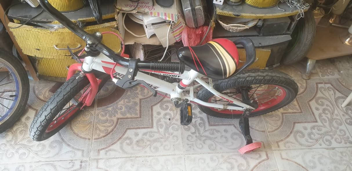 سلام عليكم اخواني واخواتي عندي هاي الغراض للبيع كلمن اوسعره المكان شطره الشعله قرب مطحنت جمعان محل بالات والسعر على الخاص اورقمي ***********
