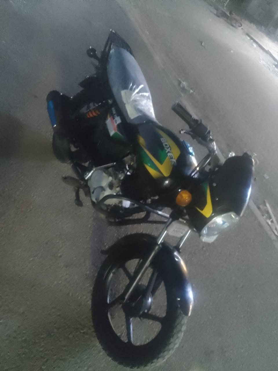 سلام عليكم درجه بوكسر كلاسك موديل 21 درجه كفاله من كلشي اوراق بيهه مابيهه كل نقص سعر 950 بكاني بغداد لبياع شرطه الخامسه ***********
