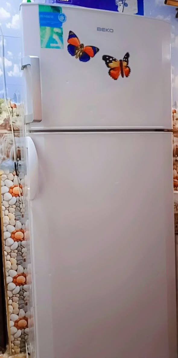 يوجد ثلاجه للبيع السعر 150وبيها مجال الاتصال على الرقم عالفيس مامتواحدين ***********
