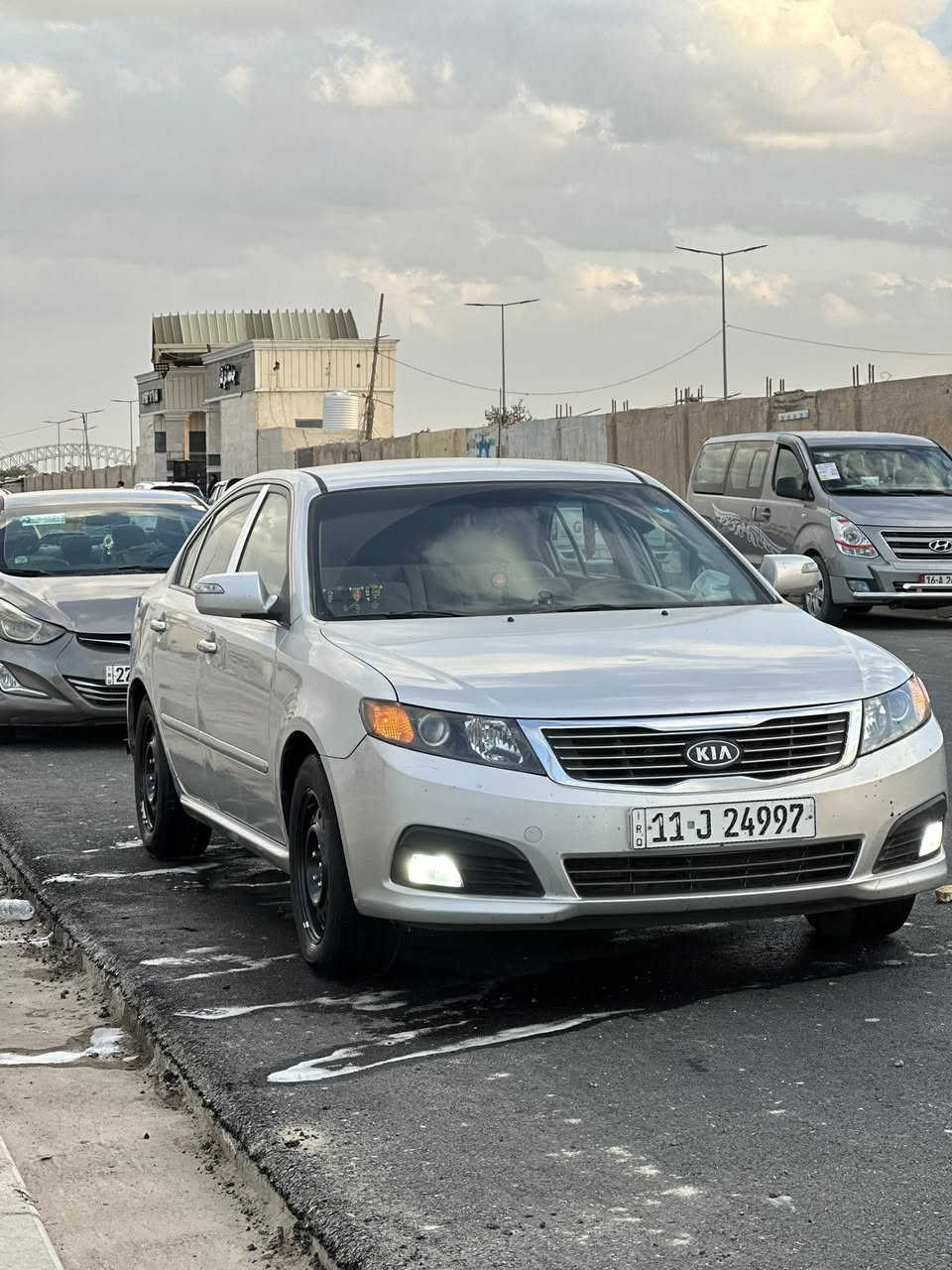 السلام عليكم 

اوبتيما 2009 امريكي بيها تبديل جاملغ امامي ايسر اصلي نفس اللون بدون اي ضرر داخلي سياره جديده كلش 
رقم بغداد بسمي مكينه 2400 دوش 
حداديه وتخم تاير تبريد تدفئه و باتري جدد 
ماشيه 200 الف 
داخل رصاصي  
مكاني بالناصريه 
السعر 130 وبيها مجال قليل 

***********
