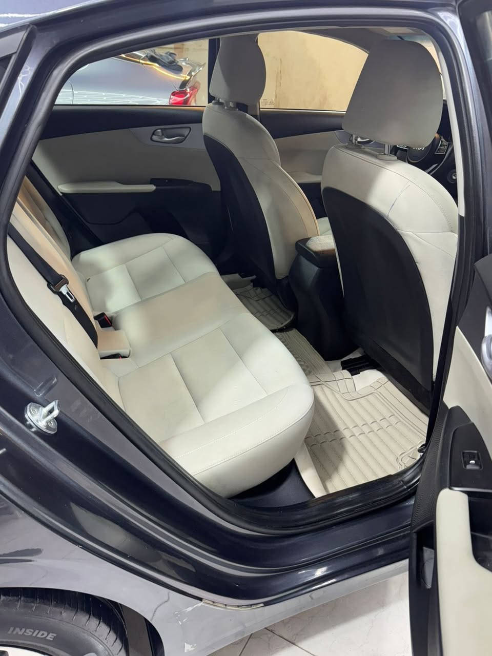 فورتي  ٢٢ ... و البيع اقساط

و عرض خاص مع تخفيض المقدمة
و تدللون

السلام عليكم ... كيا فورتي ٢٠٢٢ حلوة و جديدة  ... والبيع اقساط   ... و عرض خاص مع تخفيض المقدمة و العرض لفترة محدودة ( التفاصيل )   ... كيا فورتي الموديل ٢٠٢٢  ... اللون رصاصي 

 الرقم الدولي الجديد  
و السنوية  مجددة لغاية ٢٠٢٨ 

 (( المحرك ٤ سلندر ٢٠٠٠ دوش المرغوب و الكير اوتوماتيك طبعا  

و السيارة حلوة و جديدة و جاهزة و كل شي شغال

       

ملاحظة مهمة جدا  ((( من تجي حضرتك و تكون السيارة باقية و موجودة  مجال حق الضيافة موجود ( تخفيض السعر او المقدمة واجب ضيافتك ) فقط للمشتري الجاد بالشراء و الموجود بالمعرض و فحص و اقتنع و جاد بالشراء
و تقدير جدا خاص للطيبين  و تدللون ...  

.    و   اذا تحبون  هذة الارقام للتواصل واتساب (  رسائل فقط  )  .....مع التقدير     ((  ***********  ))
((  *********** ))    
فاذا كنت مهتم بالتفاصيل  دز مسج واتساب بصورة او اسم السيارة  على الرقم  و نجاوبك بكل تفاصيلها و تدلل   

  #اقساط_الطائي  #البيع ب #الاقساط    #سيارات #مستعملة #بالاقساط #بيع #اقساط  #المكان #العراق #بغداد #كربلاء   

اللهم صلِ على محمد و ال محمد
 

   ... هذا مع كل التقدير و الاحترام .
