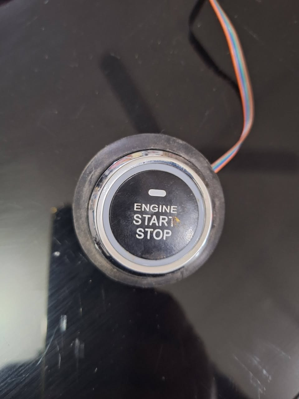 من رخصه الادمن بصمه للبيع
بصمه ترهم على كل السيارات 
بيها ترحيب ،ريموت عدد ٢+رقم سري يرهملها
تشغيل عن بعد
***********
