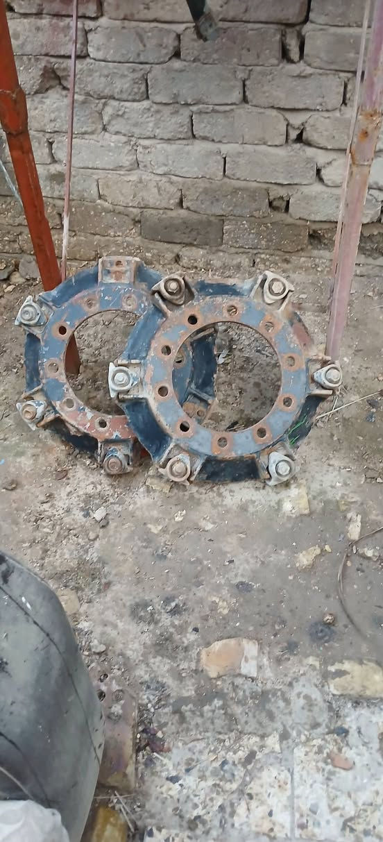 السلام عليكم
عندي غراض للبيع بسعر مناسب مكاني بابل المحاويل
وردات برماخ ٢٤ امامي صناعه ايراني الزوج ٥٠ 
بنيد مال قمارة ناصيه نص نظافه ب٥٠
فاصل ويل خلفي ب١٠
تعلاوات مال تك ام العلم طولهن اكثر من ٤ م ب٧٥ 
راسل خاص وتدلل
اتصل ***********
