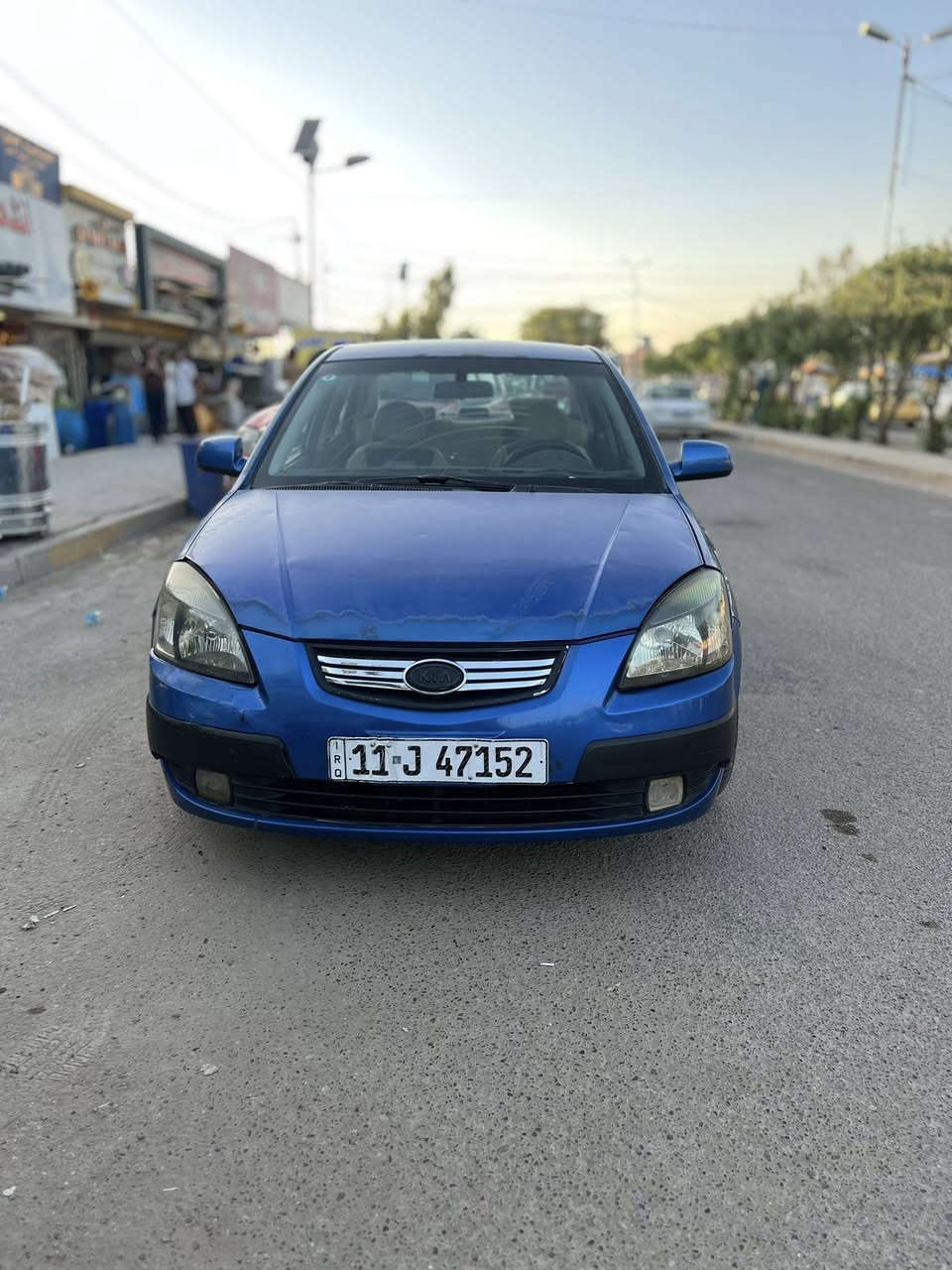 السلام عليكم للبيع فقط بدون مراوس 
كيا ريو موديل2007
سياره جاهزه 
كير محرك خير من الله تخم تاير حداديه  كير اوتماتيك  
رقم بغداد انكليزي باسمي مكان السياره بغداد المحموديه 
سياره وارد امريكي ضررها بس جاملغ خلفي مبين بصوره 
واتساب ***********
السعر ٦٨وبيه مجال
