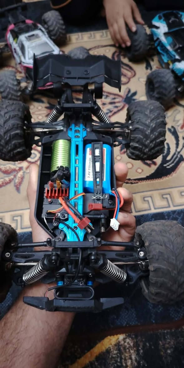 سيارة برشلس سعرها 50موجود عندي اختها لون كفر وردي سعر هم 50(***********)
